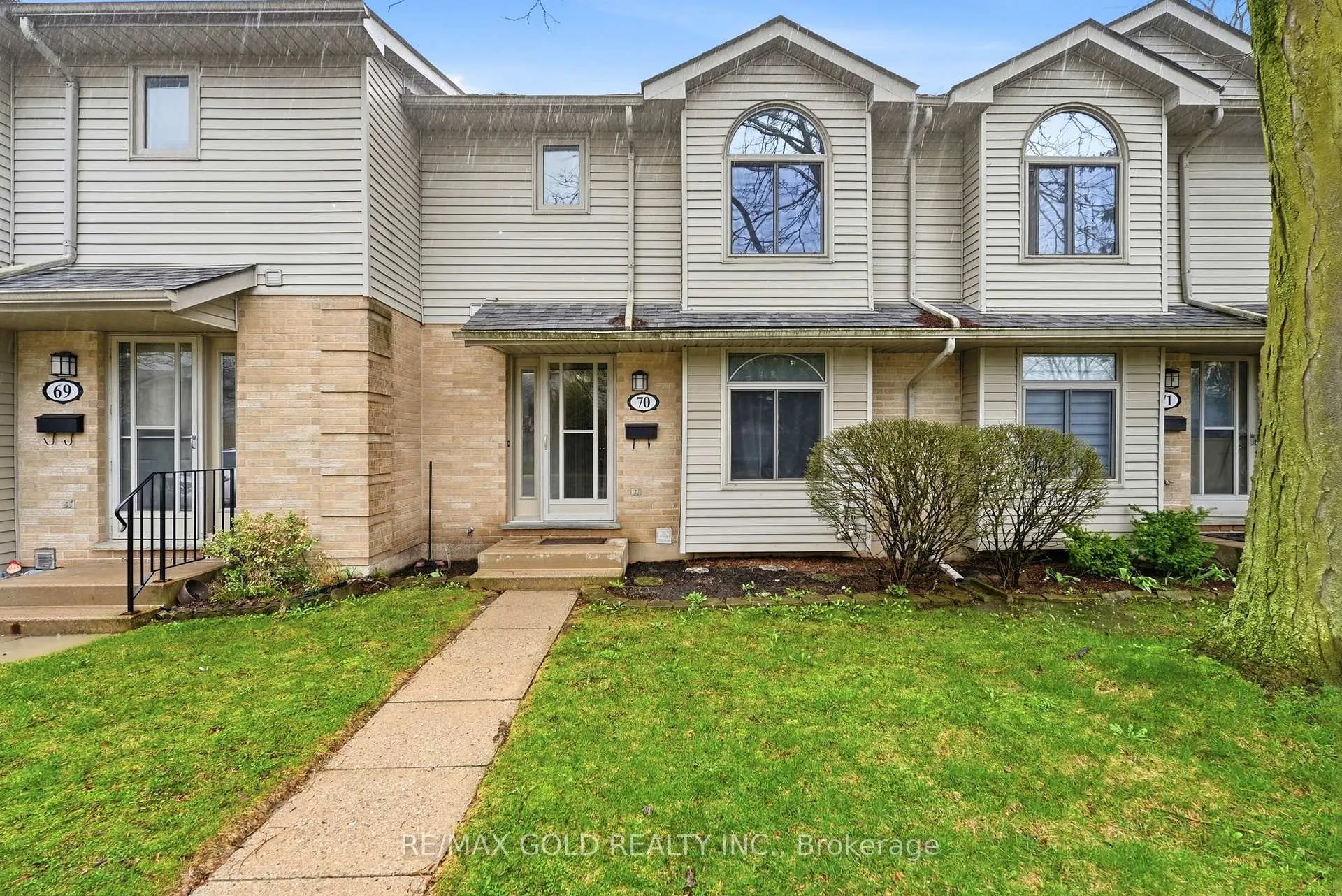 Front of Unit 70, 141 Condor Court