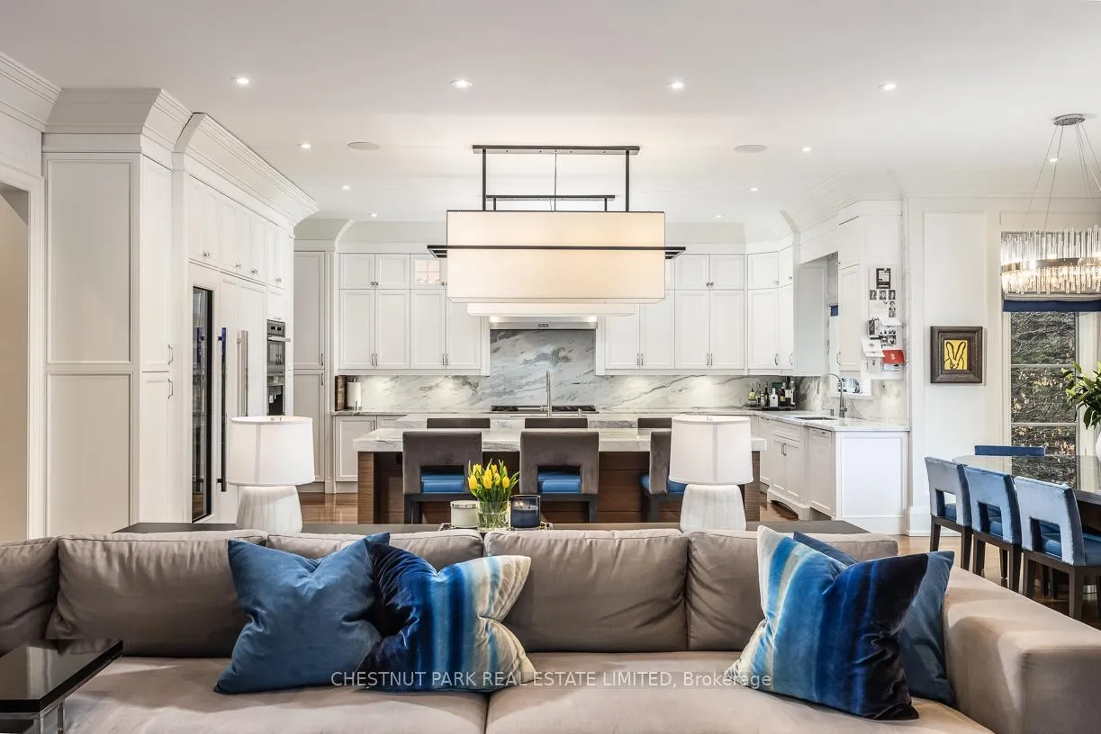 Photo 5 of 9 Dewbourne Avenue, Toronto, Forest Hill South — HOMEH