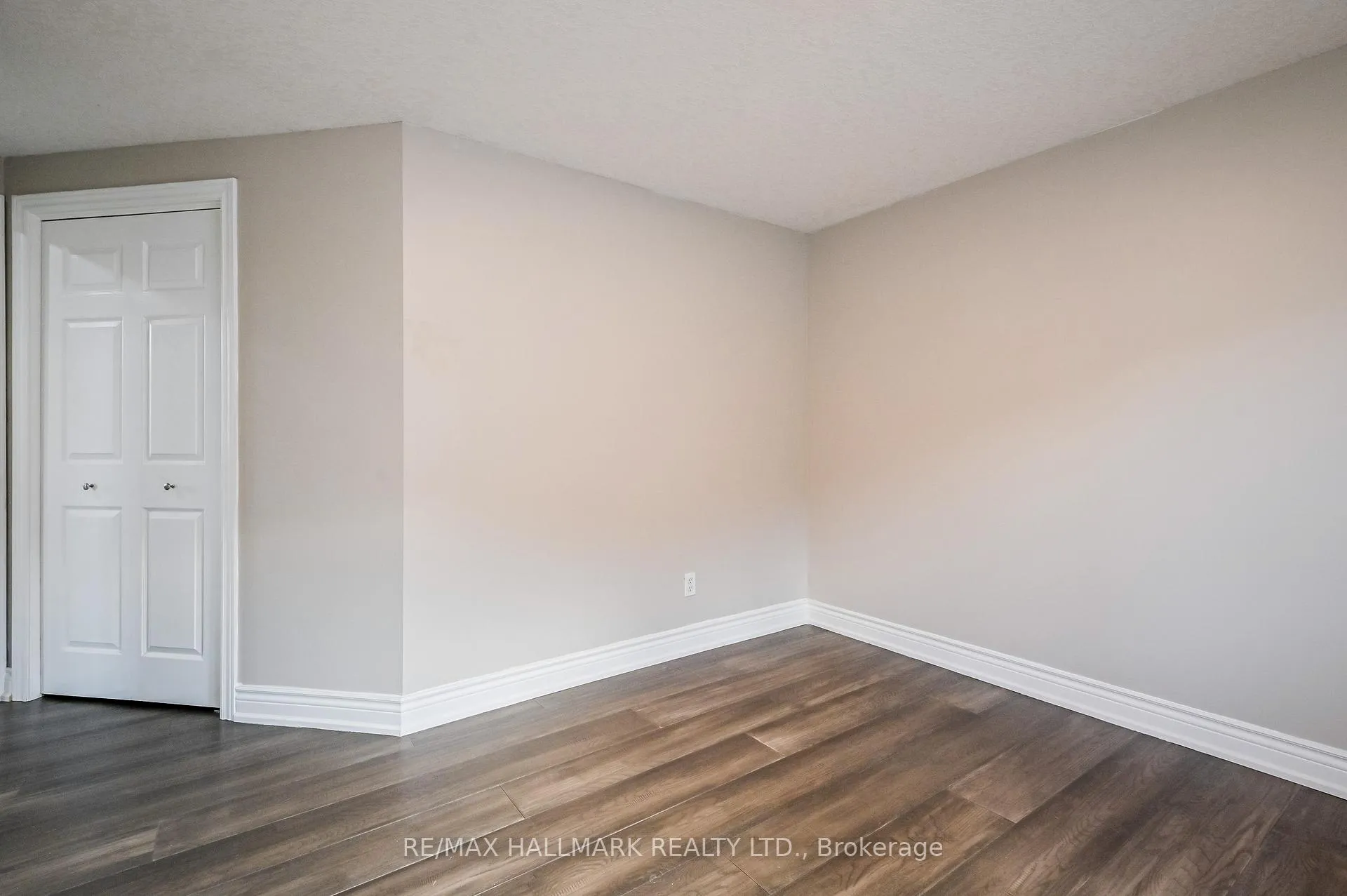 Photo 26 of 103 Winifred Street, Kitchener, Pioneer Tower West — HOMEH