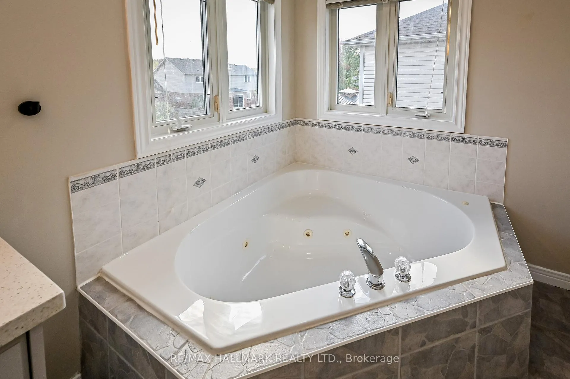 Photo 32 of 103 Winifred Street, Kitchener, Pioneer Tower West — HOMEH