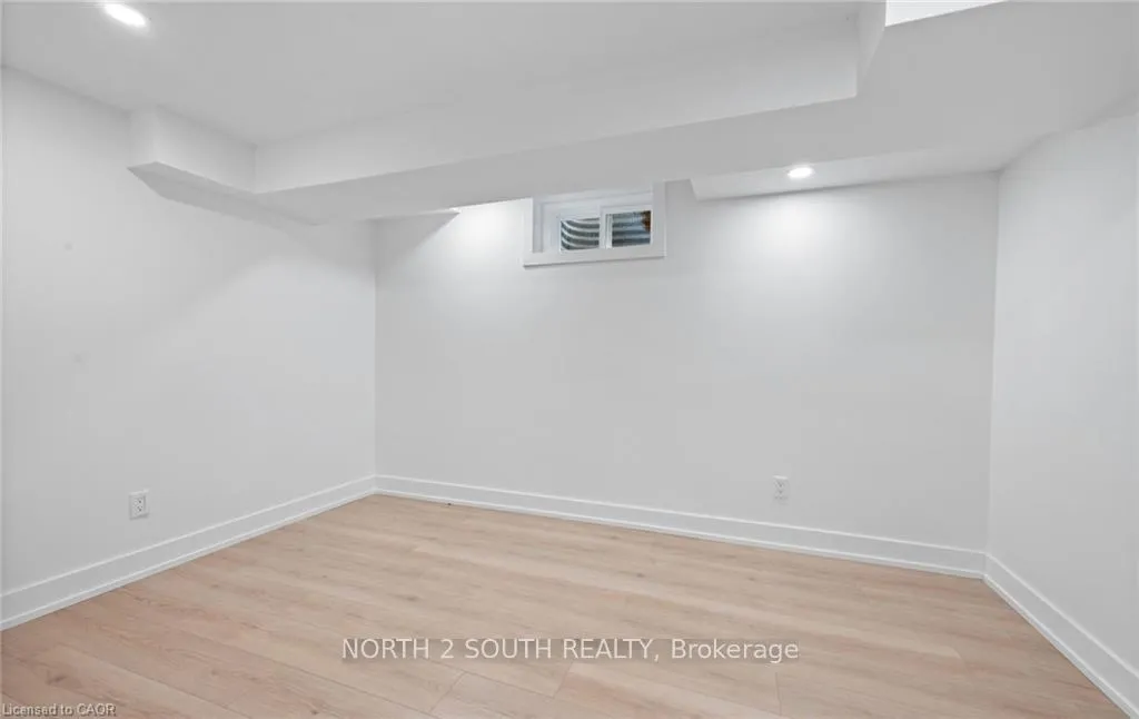Photo 6 of Unit Bsmt, 105 Lilacside Drive, Hamilton, Thorner — HOMEH