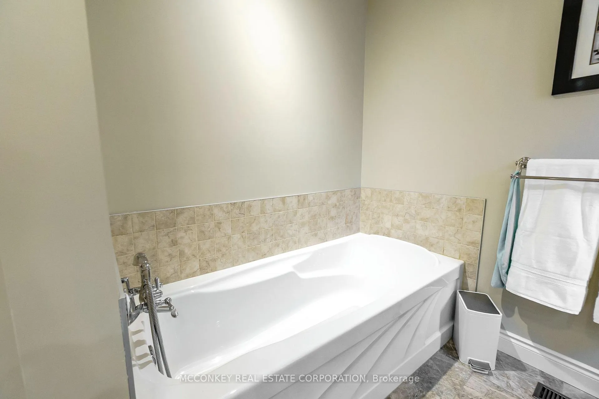 Photo 31 of 458 Raymond Street, Peterborough, Northcrest Ward 5 — HOMEH