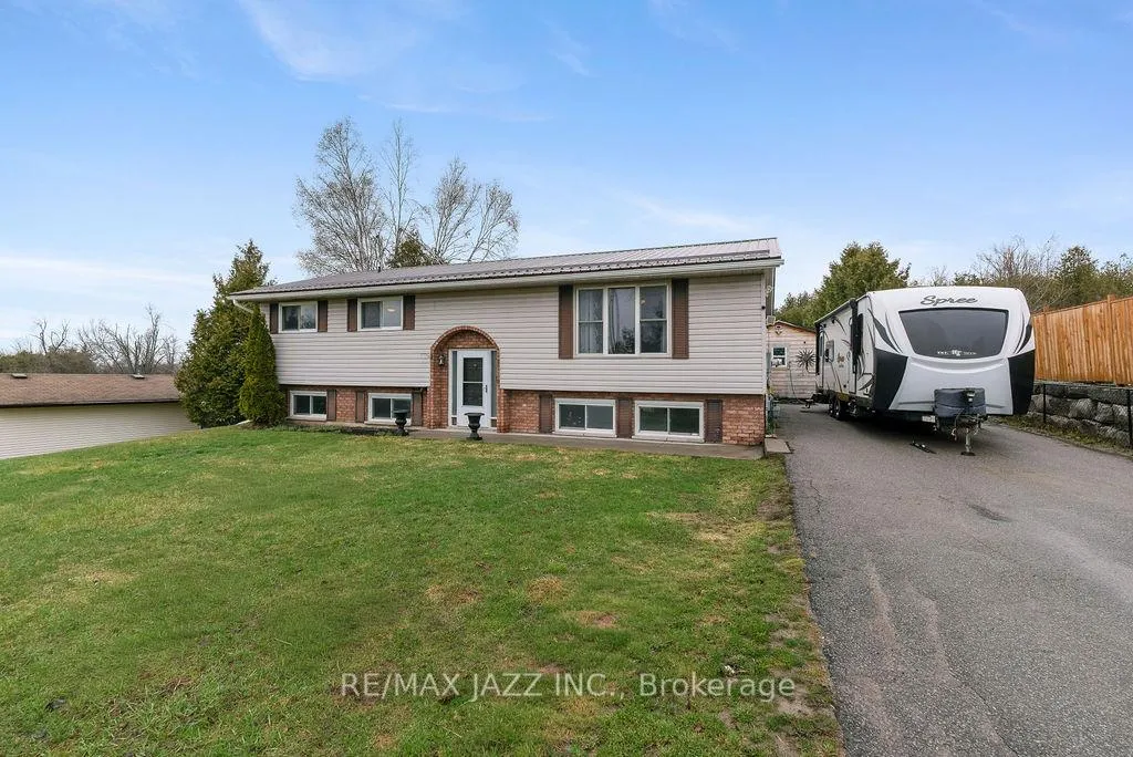 Photo 2 of 29 Grandview Drive, Kawartha Lakes, Ops — HOMEH