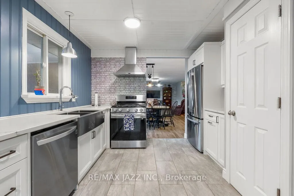 Photo 6 of 29 Grandview Drive, Kawartha Lakes, Ops — HOMEH
