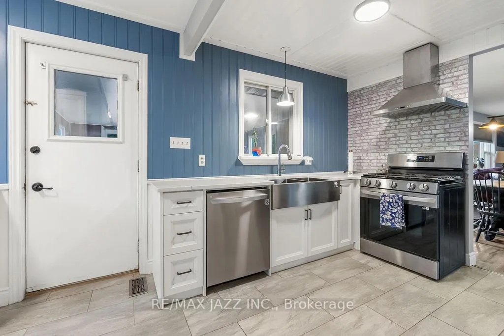 Photo 8 of 29 Grandview Drive, Kawartha Lakes, Ops — HOMEH