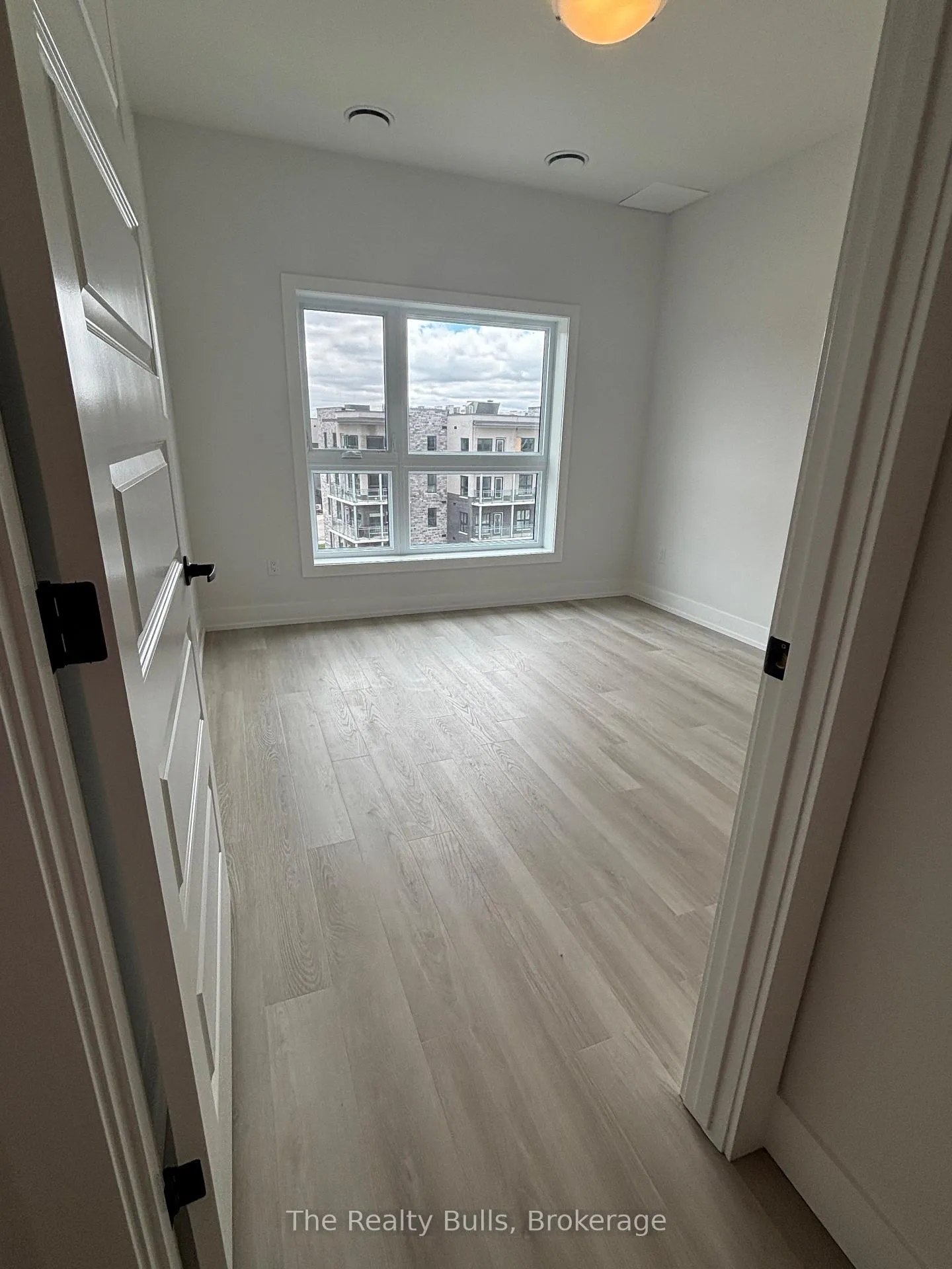 Photo 4 of Unit 509, 1100 Lackner Place E, Kitchener — HOMEH