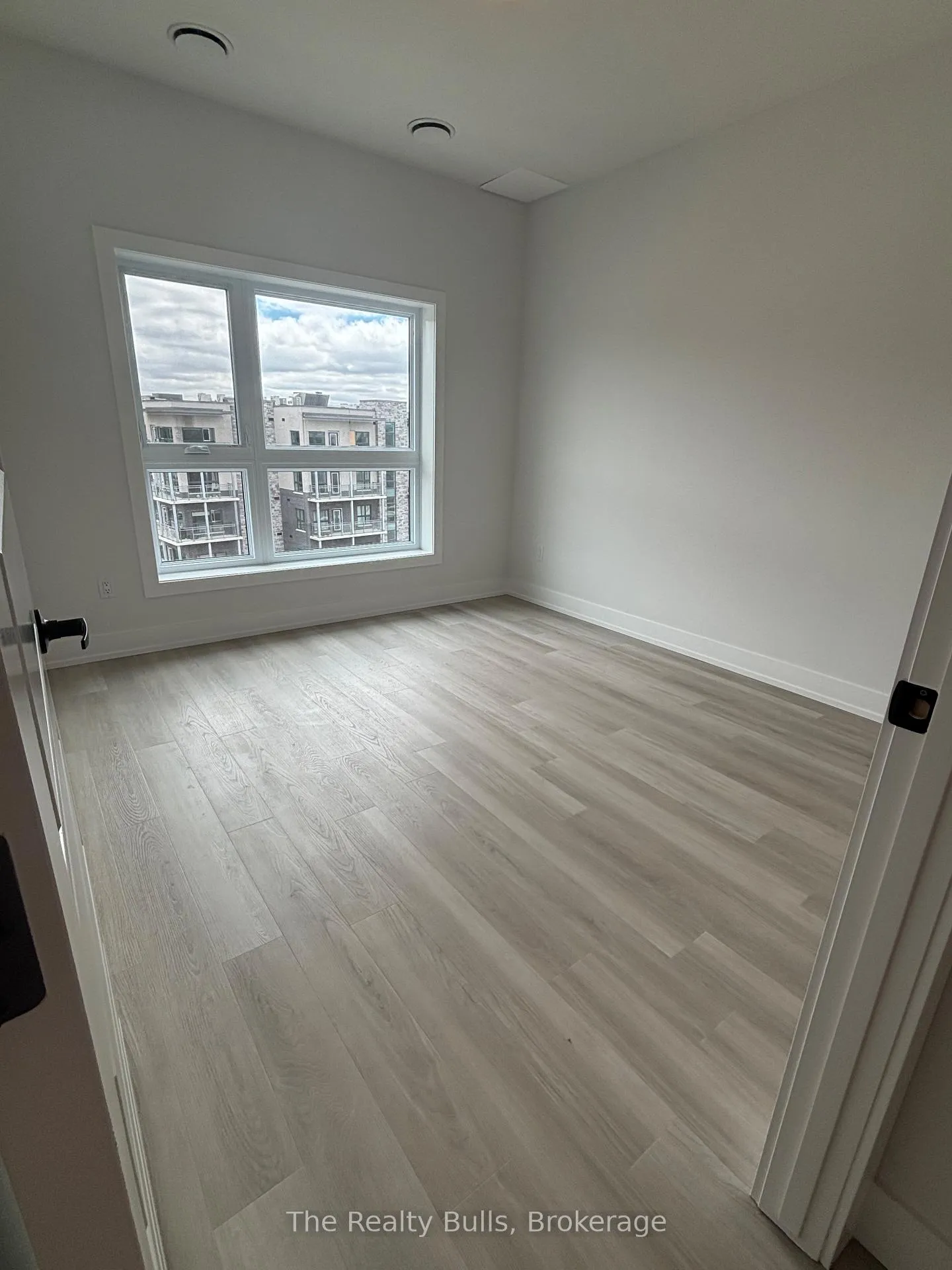 Photo 5 of Unit 509, 1100 Lackner Place E, Kitchener — HOMEH