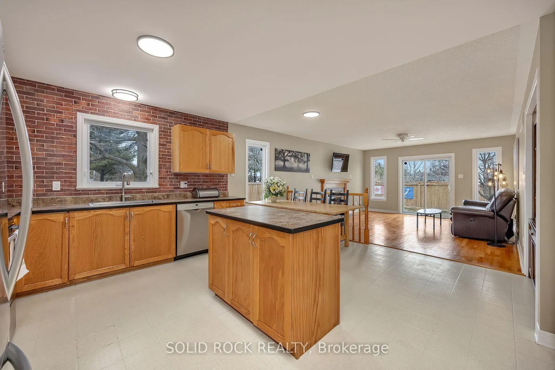 Photo 5 of 2 Newborough Crescent, Ottawa, Barrhaven East — HOMEH