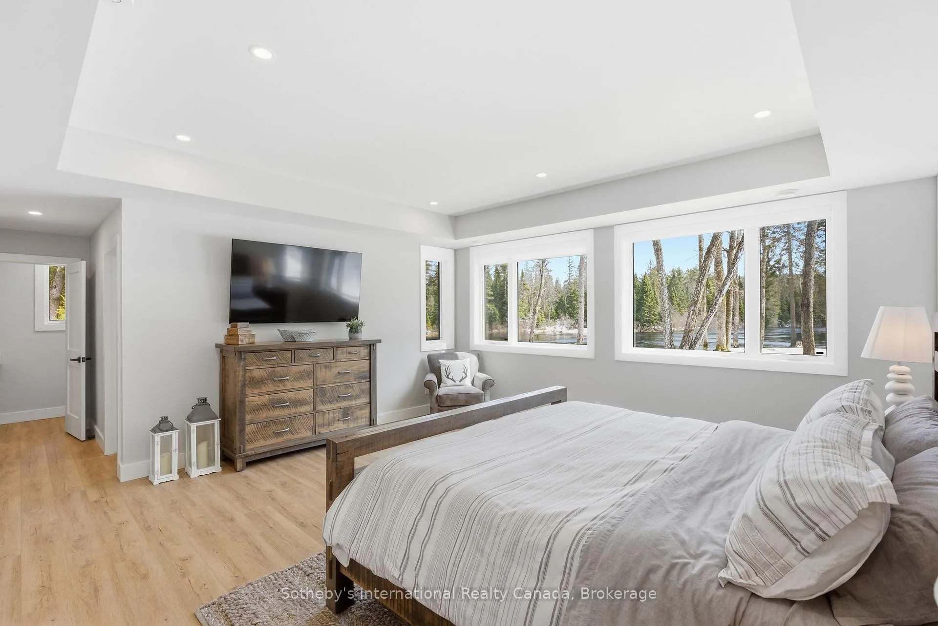 Photo 18 of 26 Mcgregor Way, Bracebridge, Macaulay — HOMEH