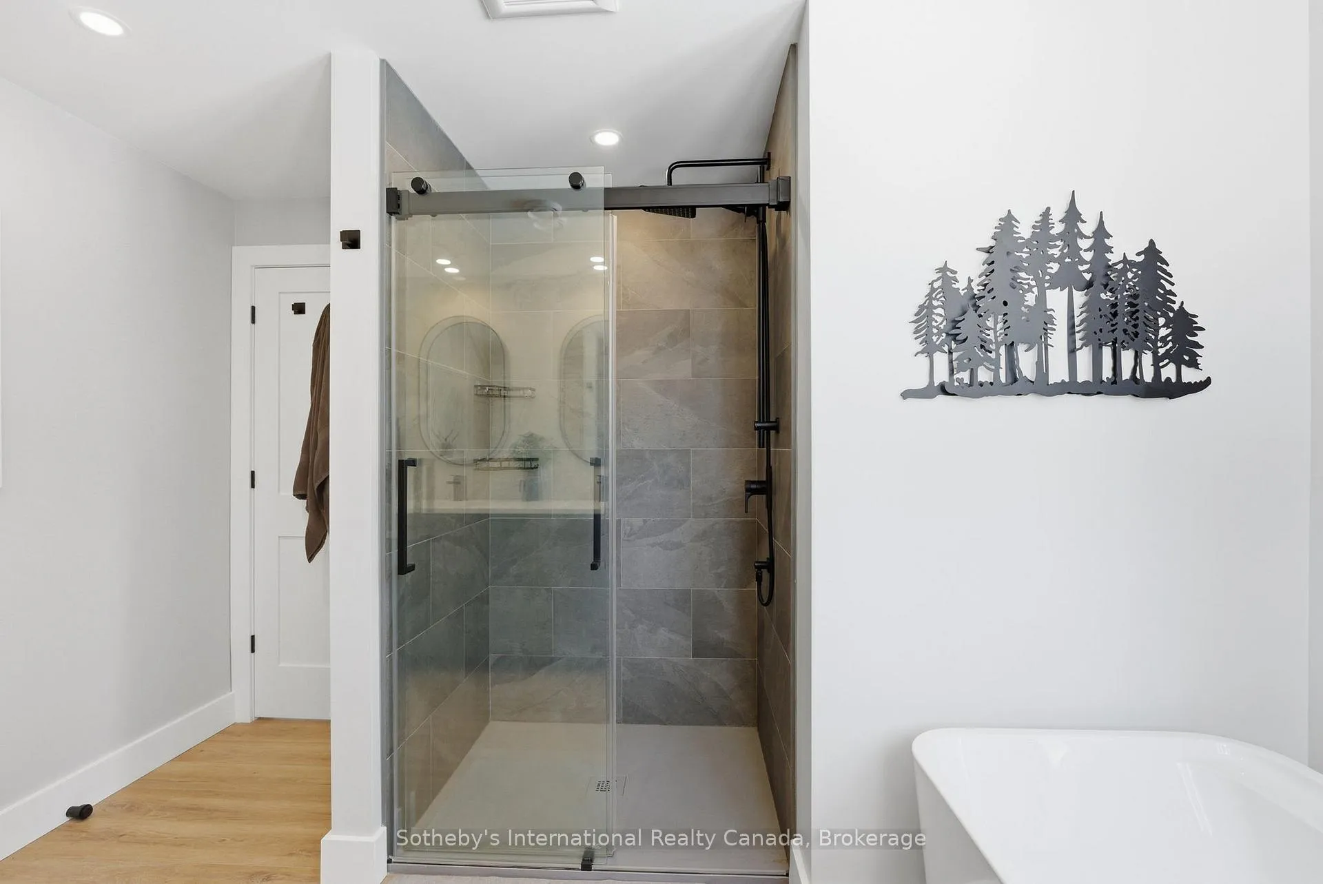 Photo 23 of 26 Mcgregor Way, Bracebridge, Macaulay — HOMEH