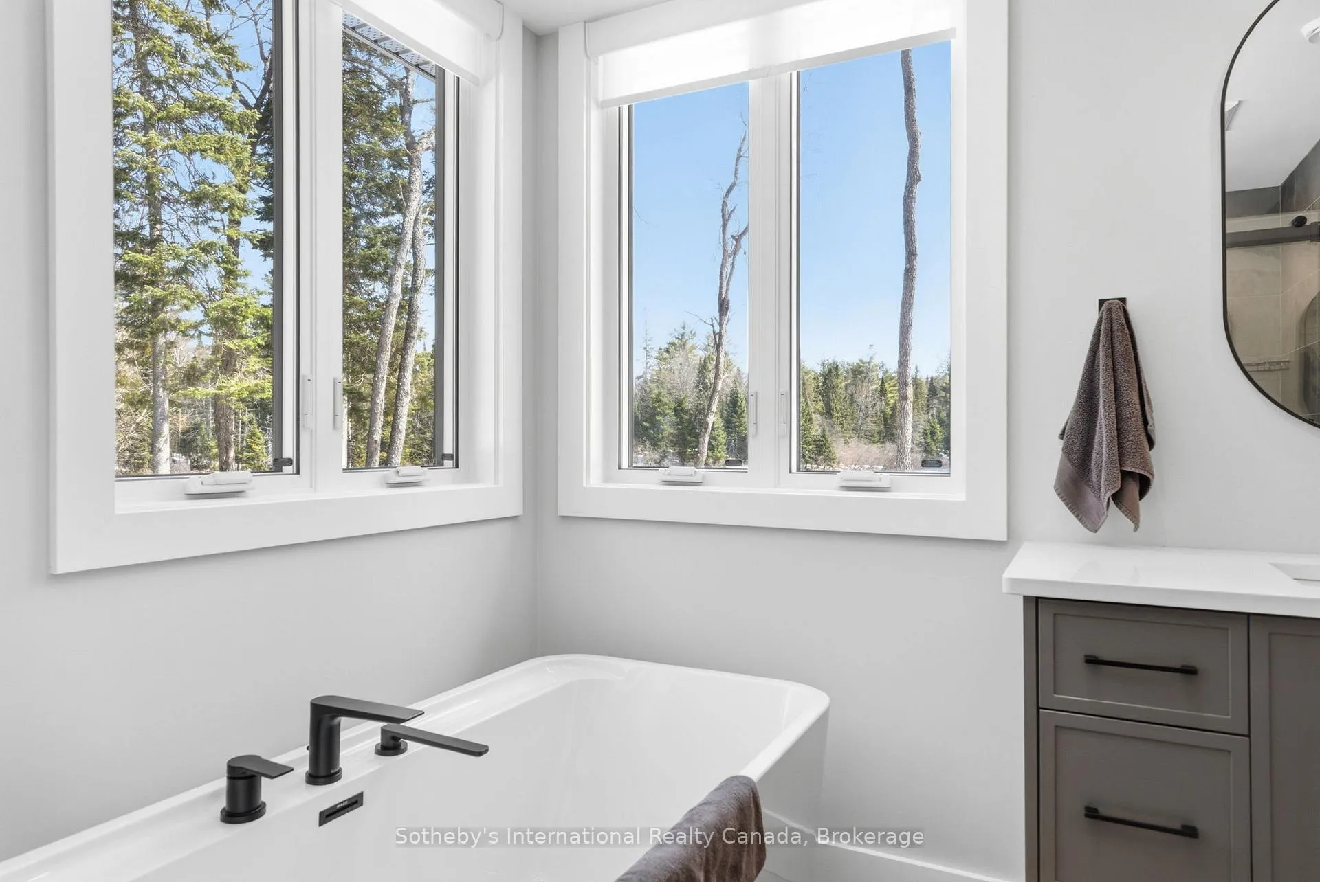 Photo 24 of 26 Mcgregor Way, Bracebridge, Macaulay — HOMEH