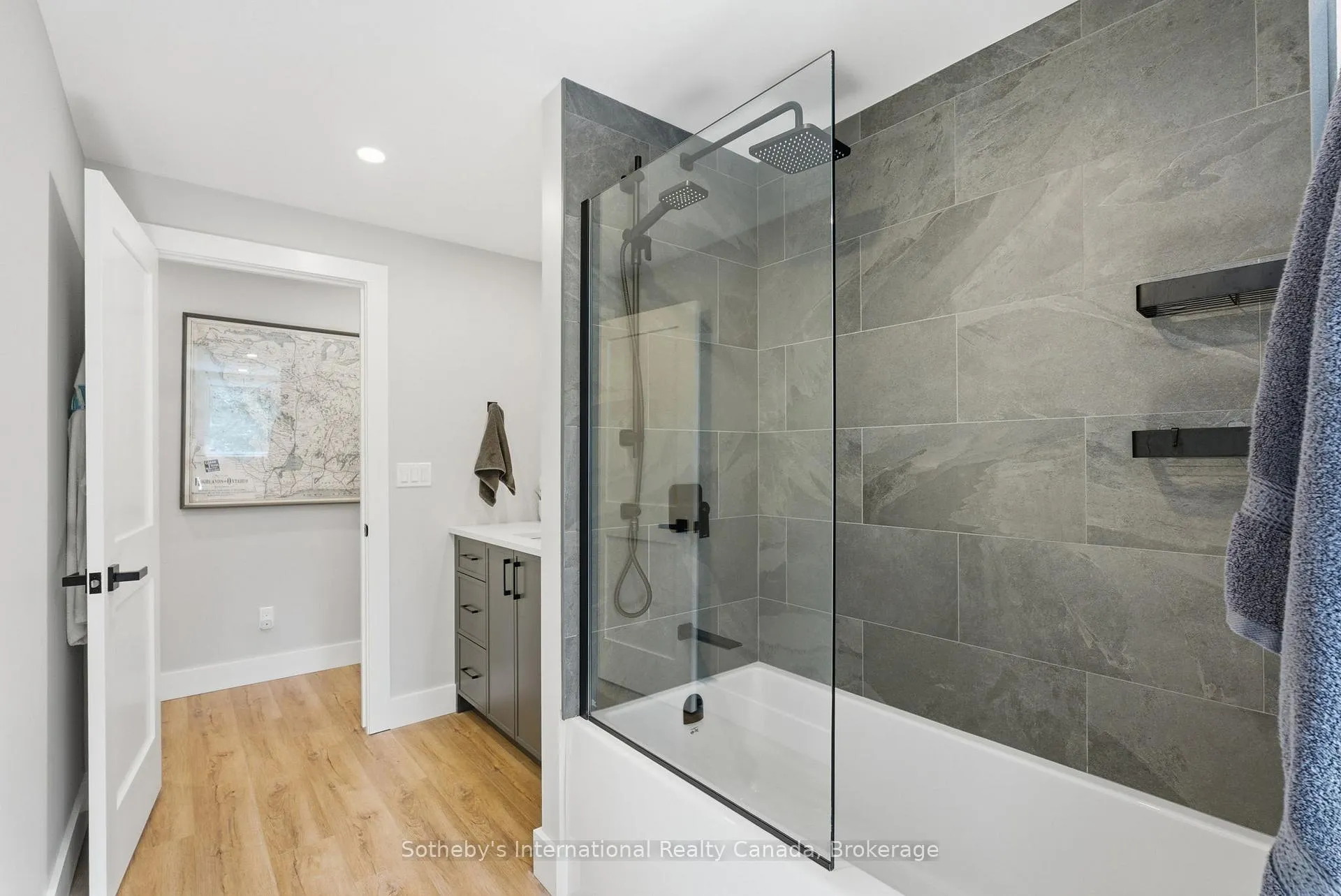 Photo 35 of 26 Mcgregor Way, Bracebridge, Macaulay — HOMEH