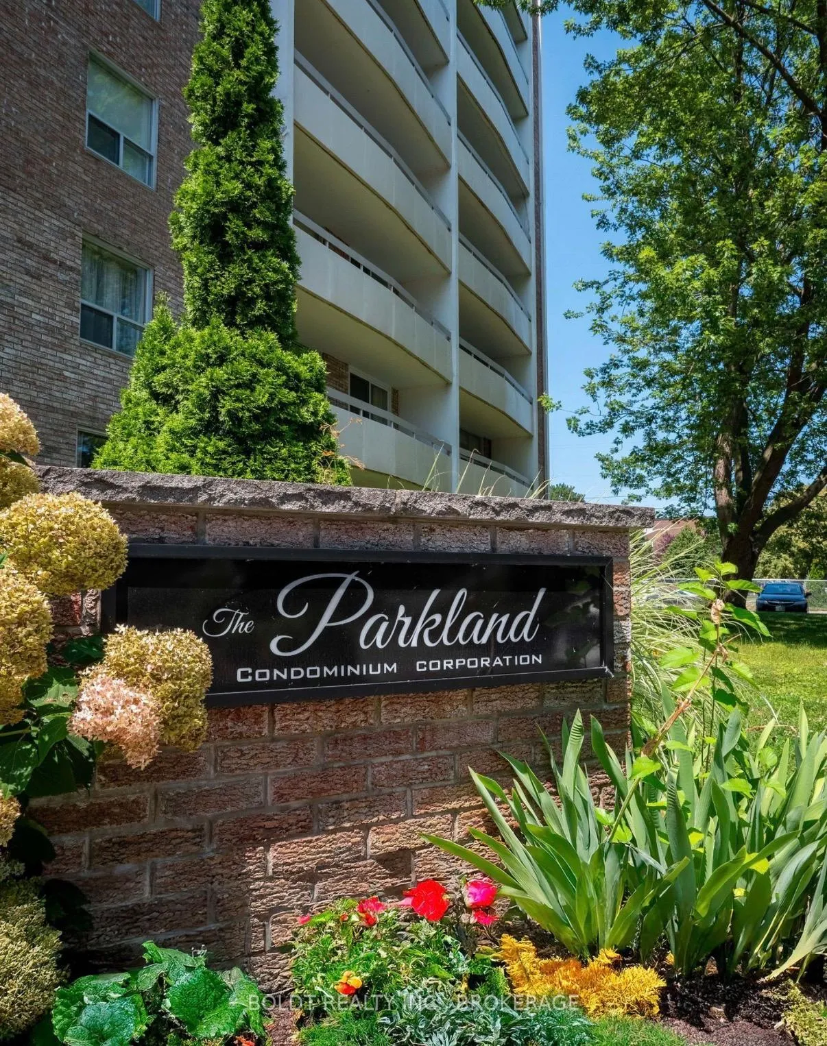 Photo 3 of Unit 409, 365 Geneva Street, St. Catharines, Fairview — HOMEH