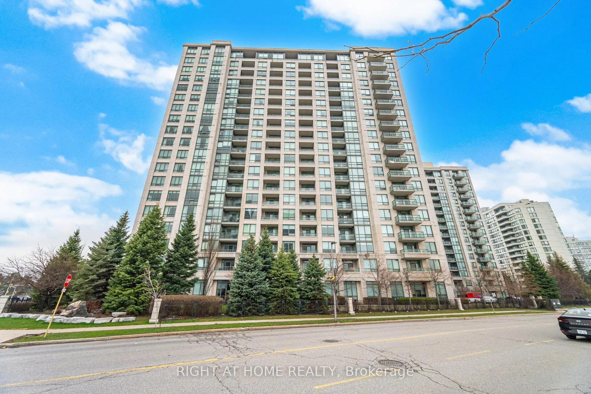 Front of Unit 1010, 88 Promenade Circle