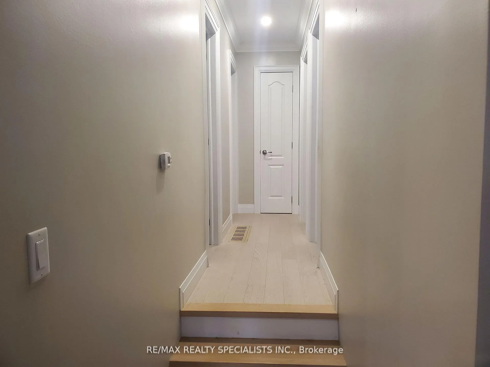 Photo 4 of Unit Upper, 21 Burgby Avenue, Brampton, Northwood Park — HOMEH
