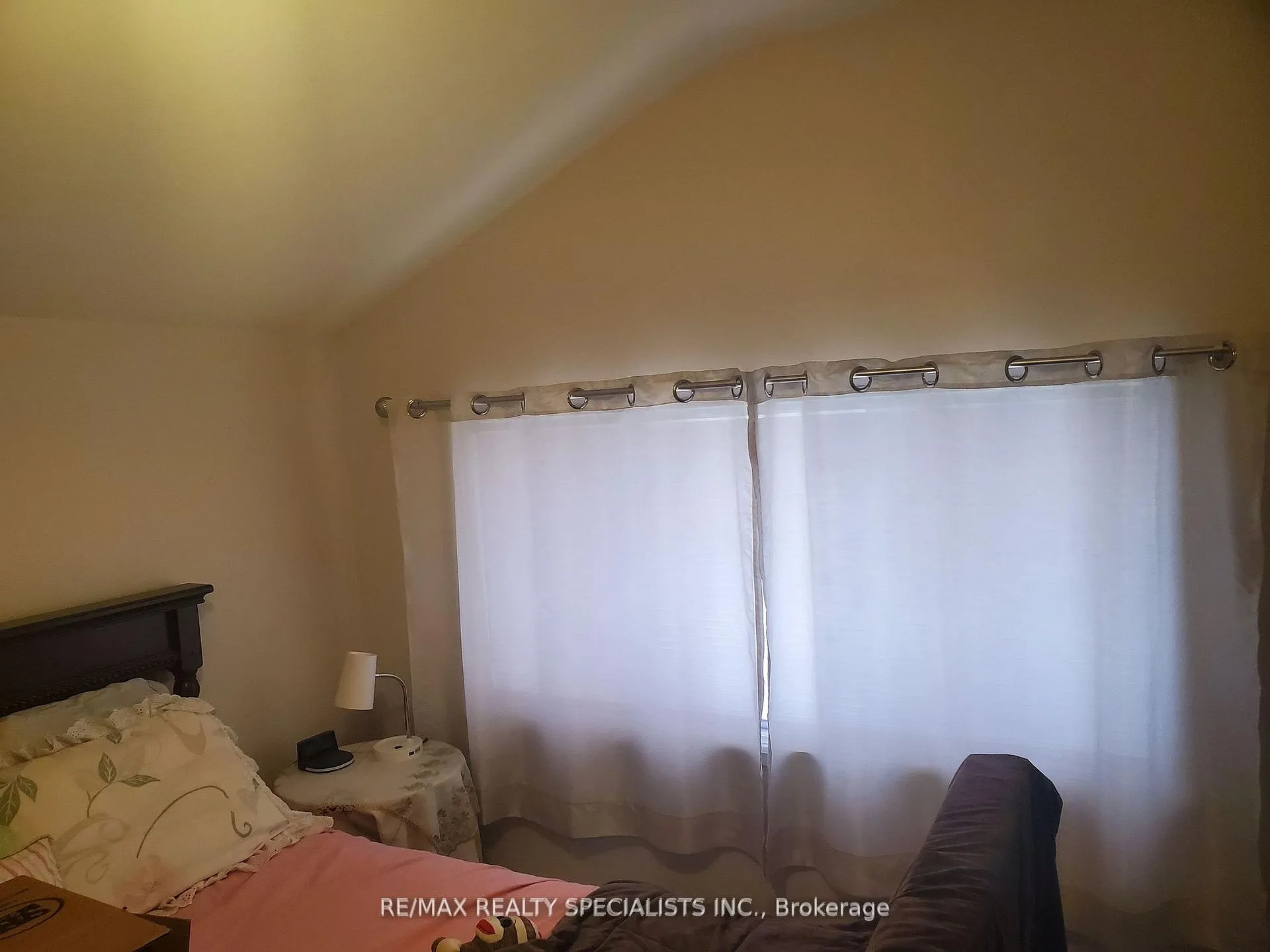 Photo 5 of Unit Upper, 21 Burgby Avenue, Brampton, Northwood Park — HOMEH