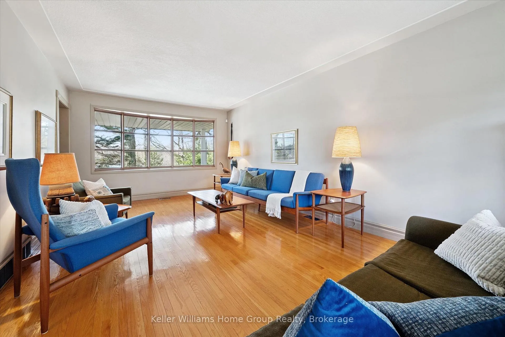 Photo 11 of 21 Honey Crescent, Guelph, Dovercliffe Park/Old University — HOMEH