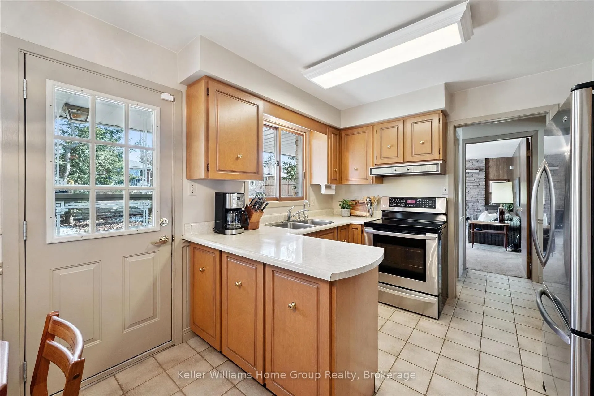 Photo 12 of 21 Honey Crescent, Guelph, Dovercliffe Park/Old University — HOMEH