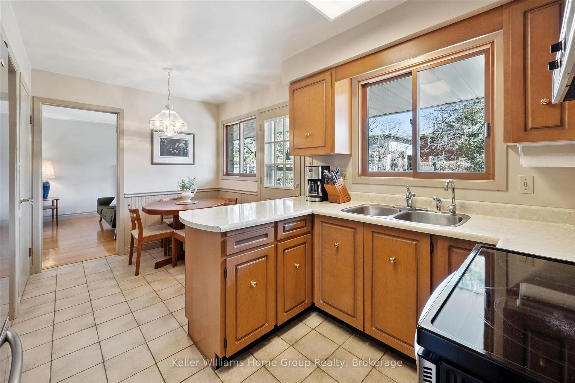 Photo 15 of 21 Honey Crescent, Guelph, Dovercliffe Park/Old University — HOMEH