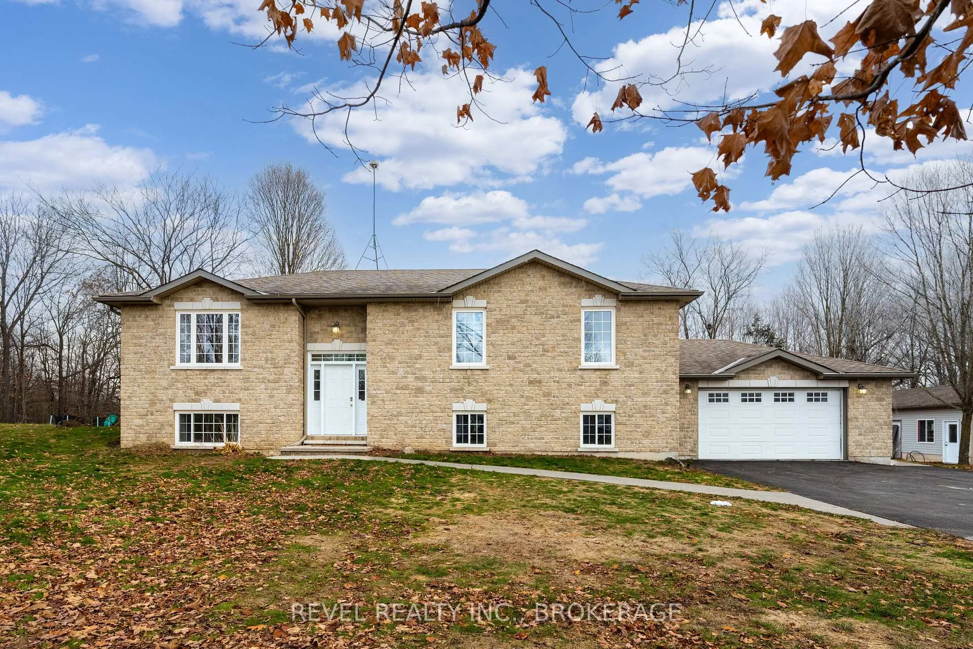 Photo 1 of 3826 Stage Coach Road, Frontenac, Frontenac South — HOMEH