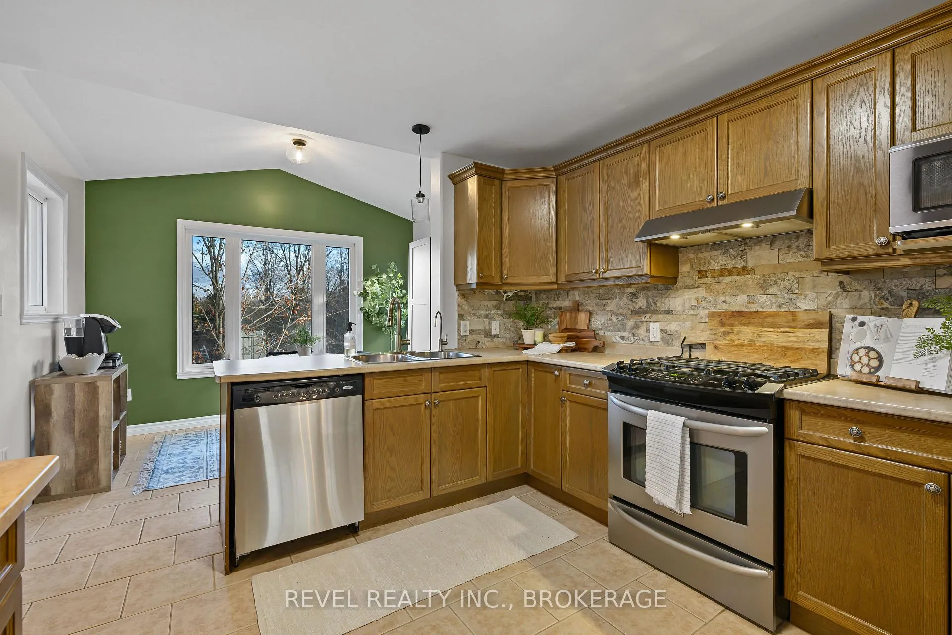 Photo 13 of 3826 Stage Coach Road, Frontenac, Frontenac South — HOMEH