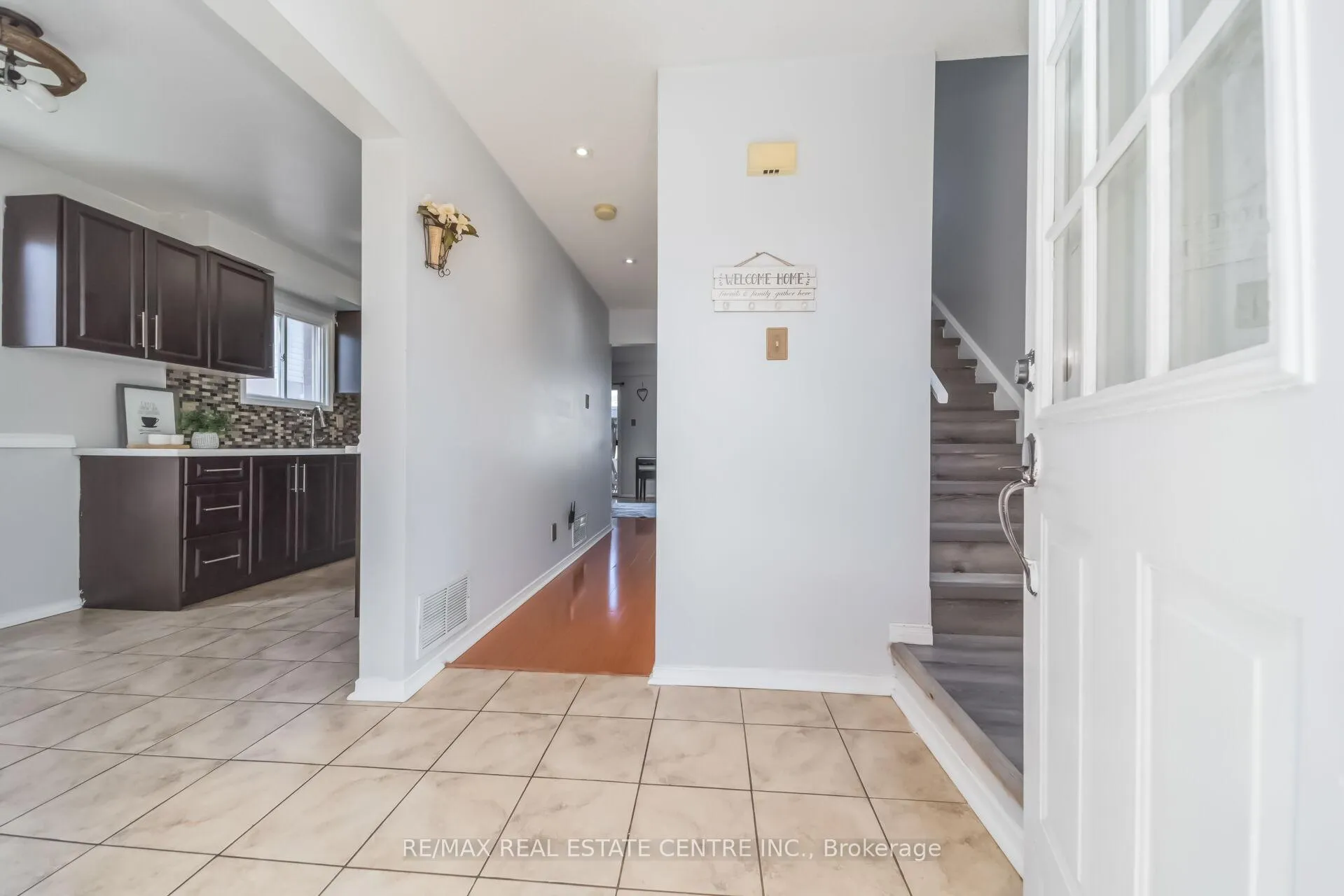 Photo 8 of 87 Timberlane Drive E, Brampton, Fletcher's Creek South — HOMEH