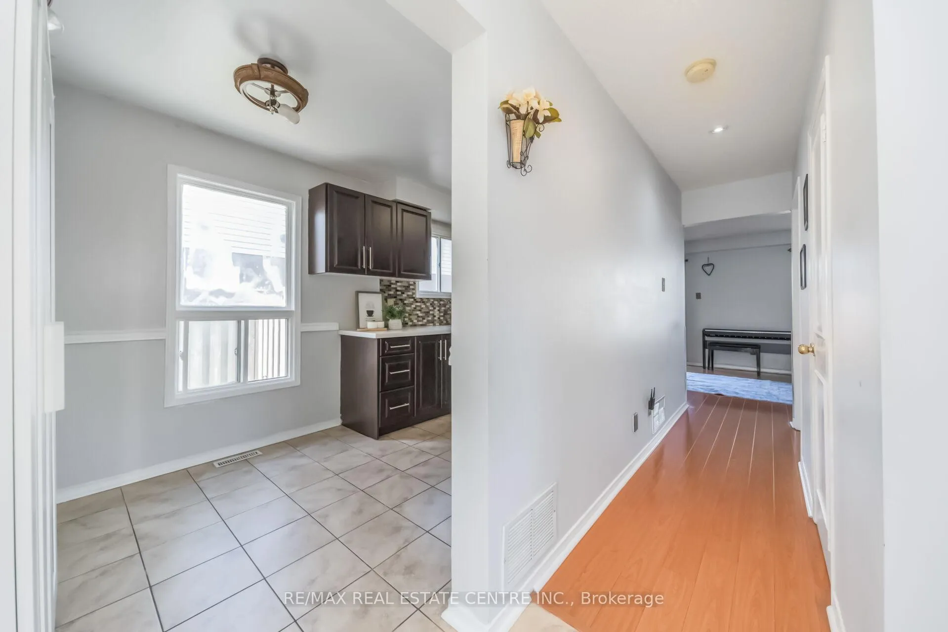Photo 10 of 87 Timberlane Drive E, Brampton, Fletcher's Creek South — HOMEH