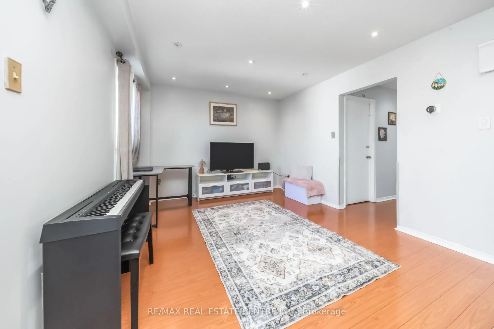 Photo 13 of 87 Timberlane Drive E, Brampton, Fletcher's Creek South — HOMEH