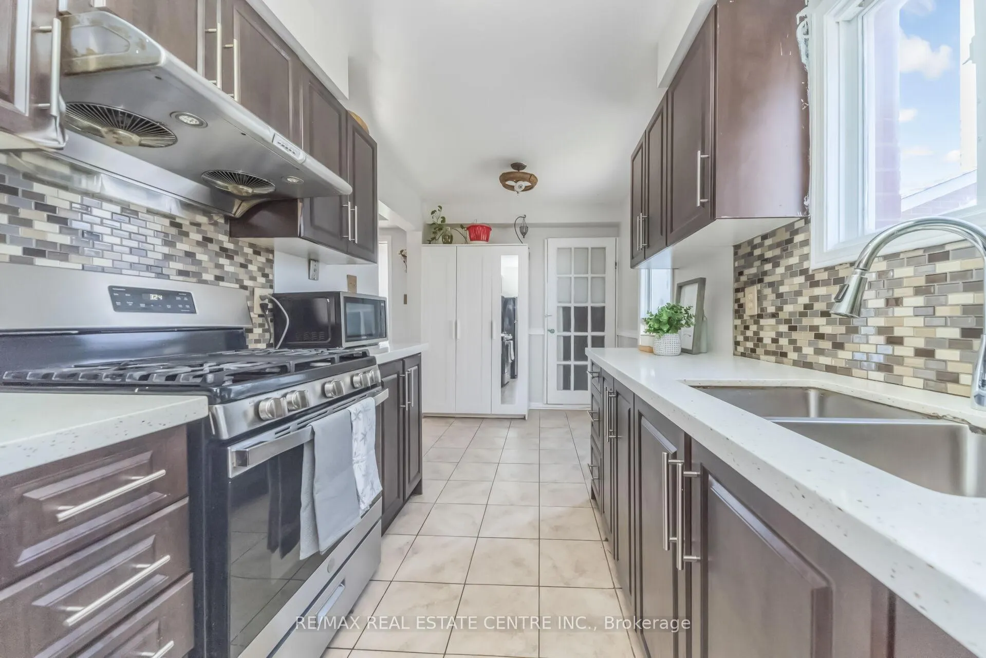 Photo 19 of 87 Timberlane Drive E, Brampton, Fletcher's Creek South — HOMEH
