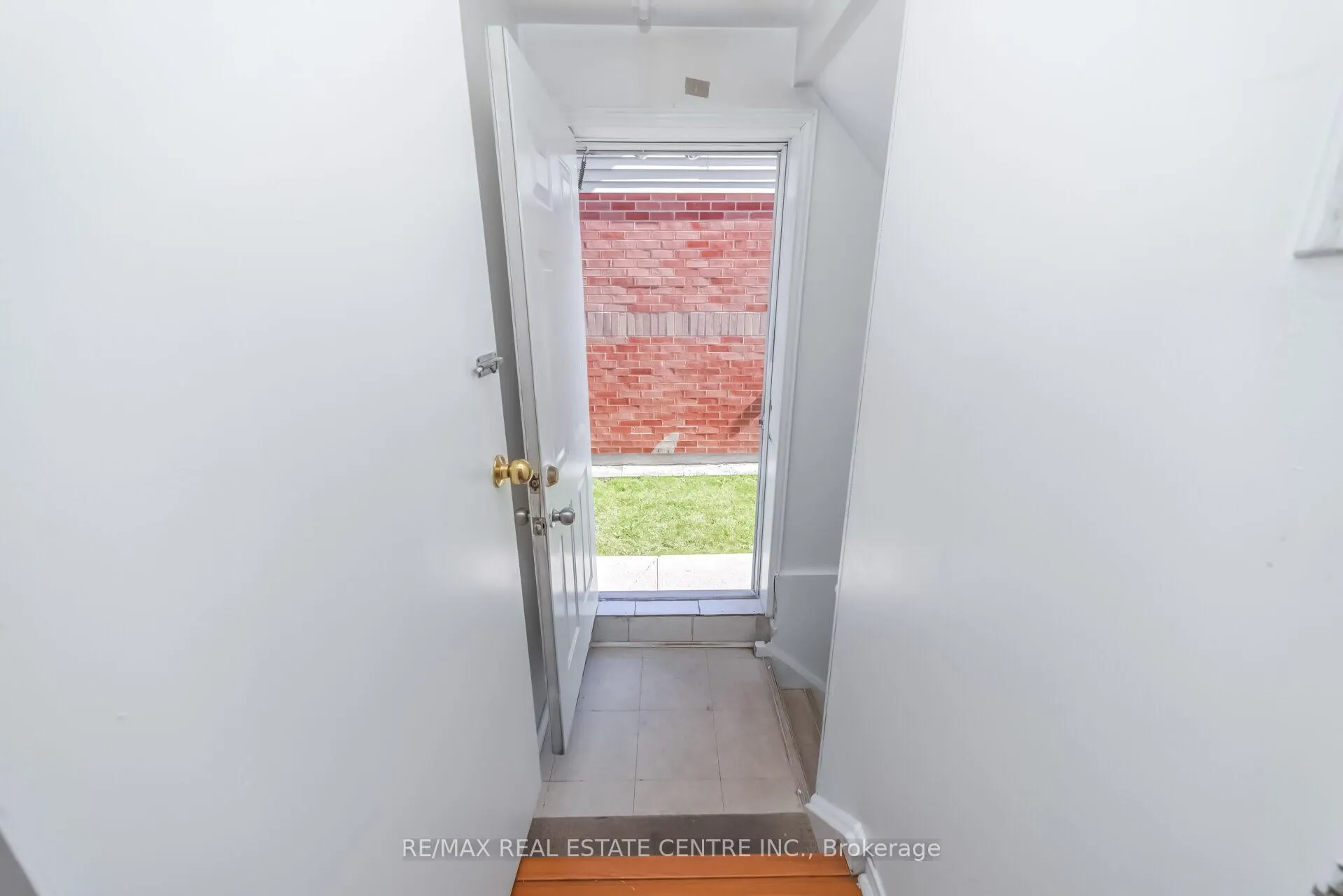 Photo 37 of 87 Timberlane Drive E, Brampton, Fletcher's Creek South — HOMEH