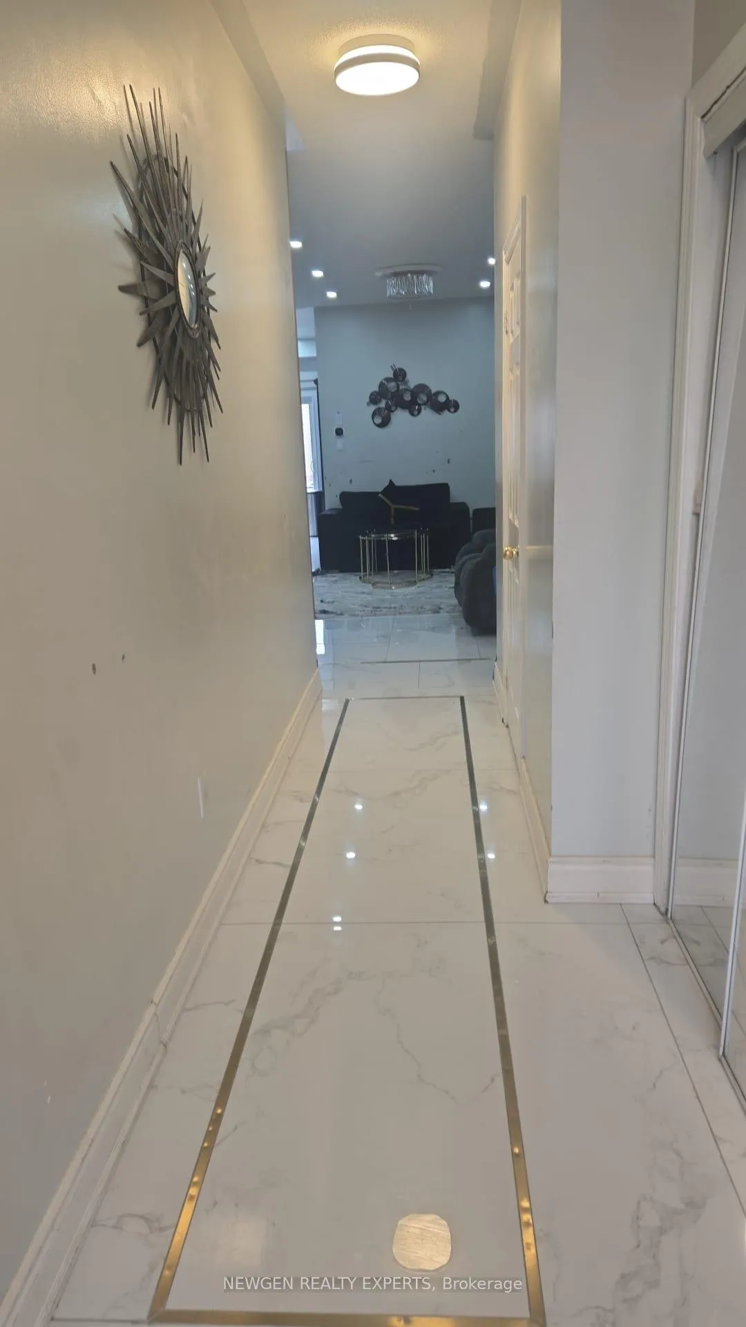 Photo 2 of 22 Frenchpark Circle, Brampton, Credit Valley — HOMEH