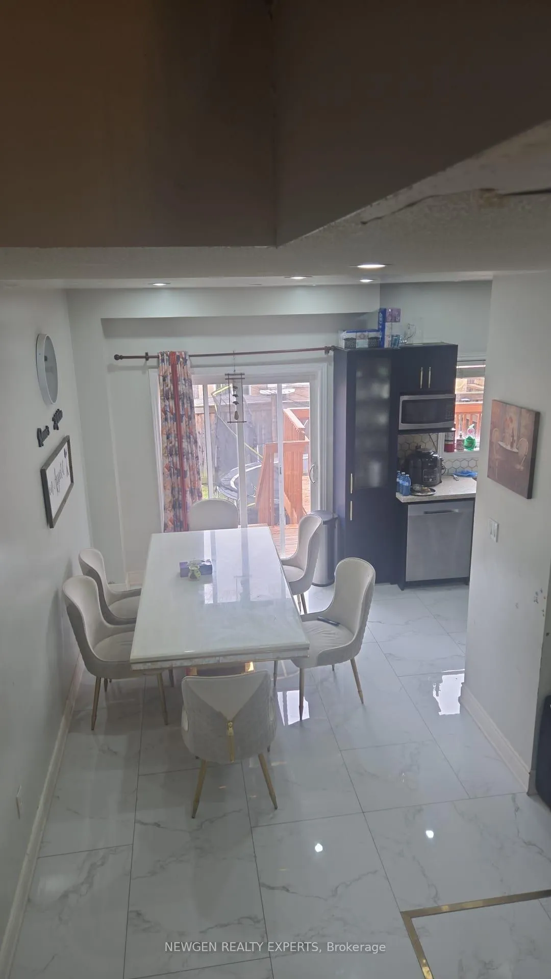 Photo 5 of 22 Frenchpark Circle, Brampton, Credit Valley — HOMEH