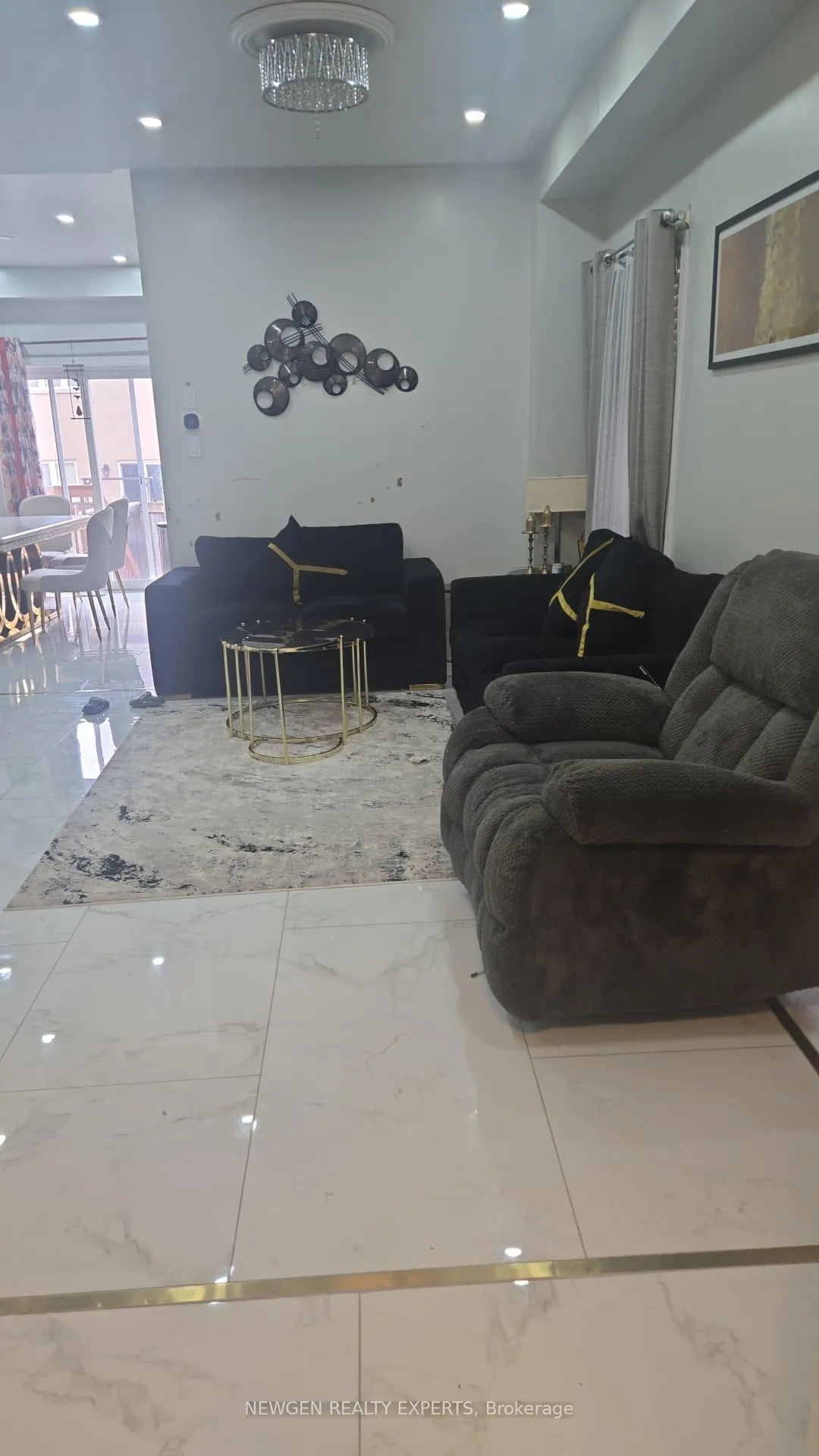 Photo 8 of 22 Frenchpark Circle, Brampton, Credit Valley — HOMEH