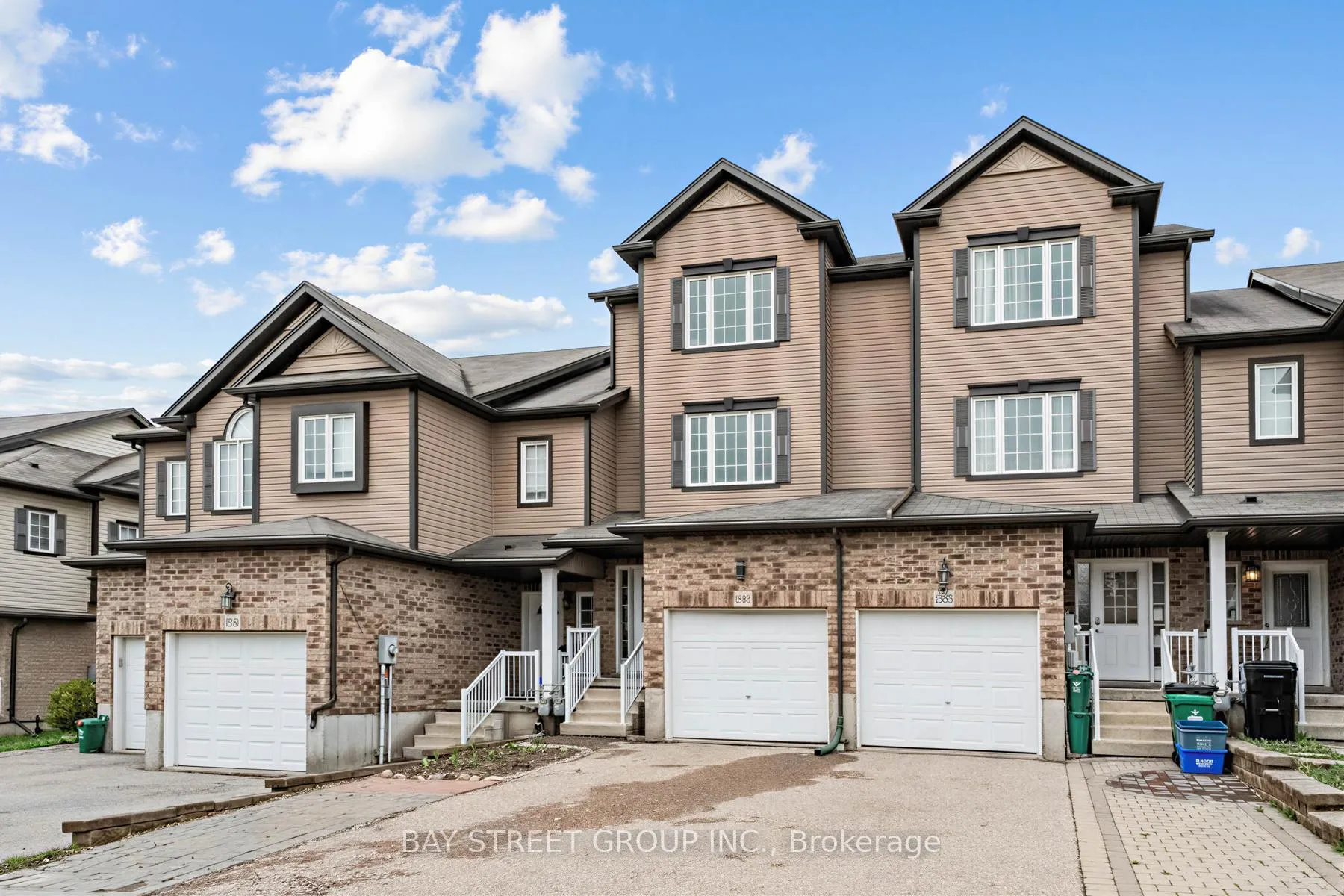 Photo 2 of 1383 Countrystone Drive, Kitchener — HOMEH