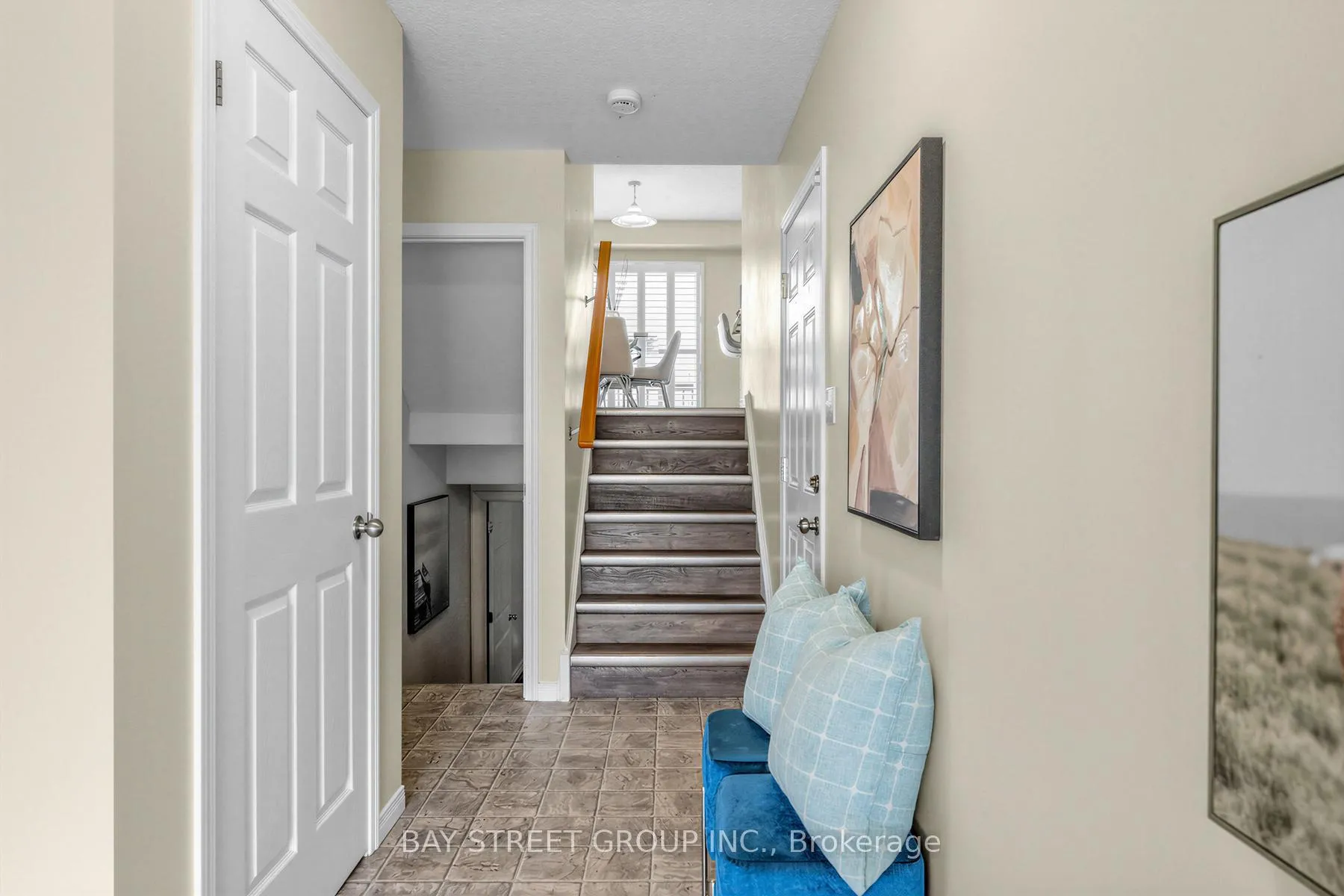 Photo 5 of 1383 Countrystone Drive, Kitchener — HOMEH