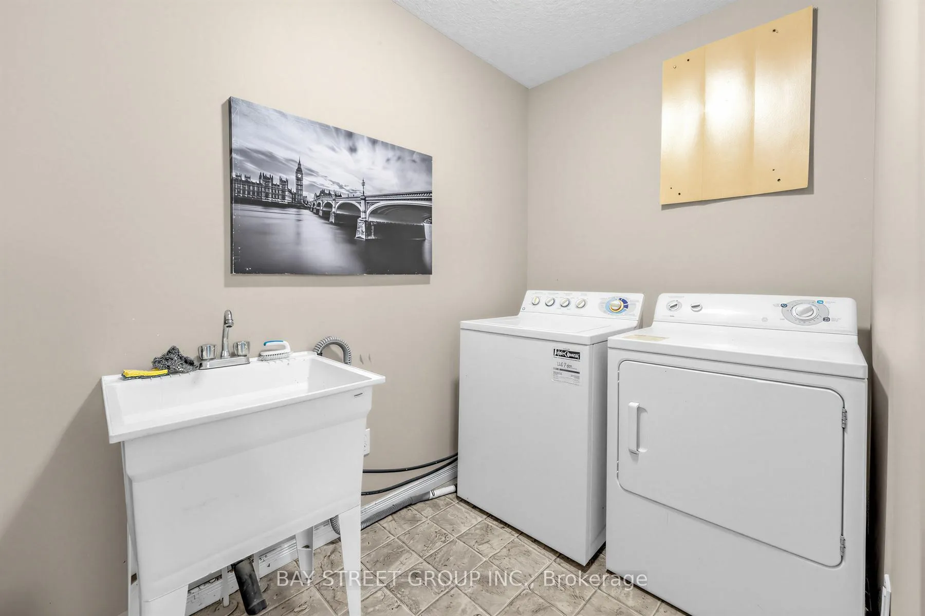 Photo 31 of 1383 Countrystone Drive, Kitchener — HOMEH