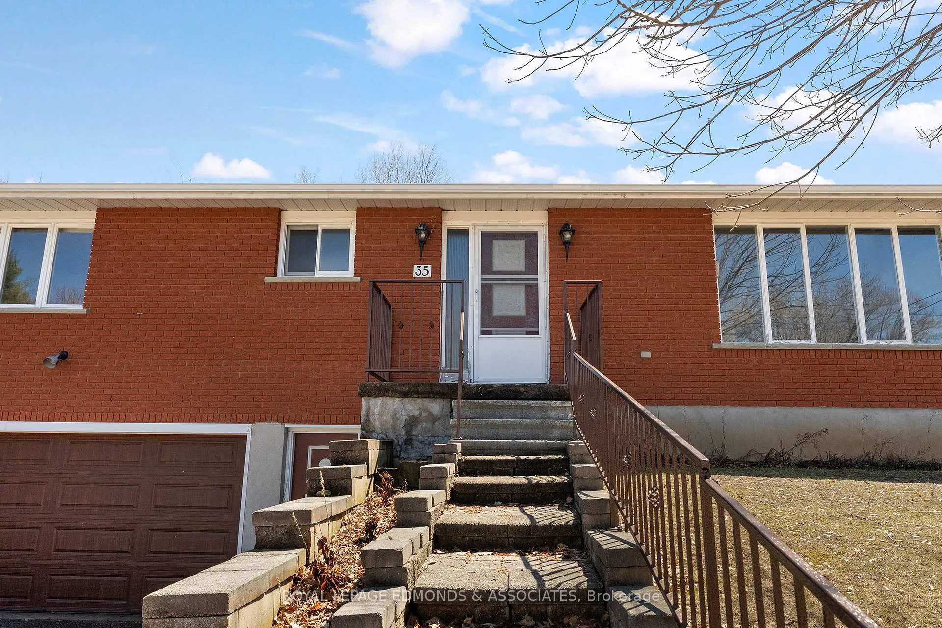 Photo 4 of 35 Harris Crescent, Whitewater Region, Beachburg — HOMEH