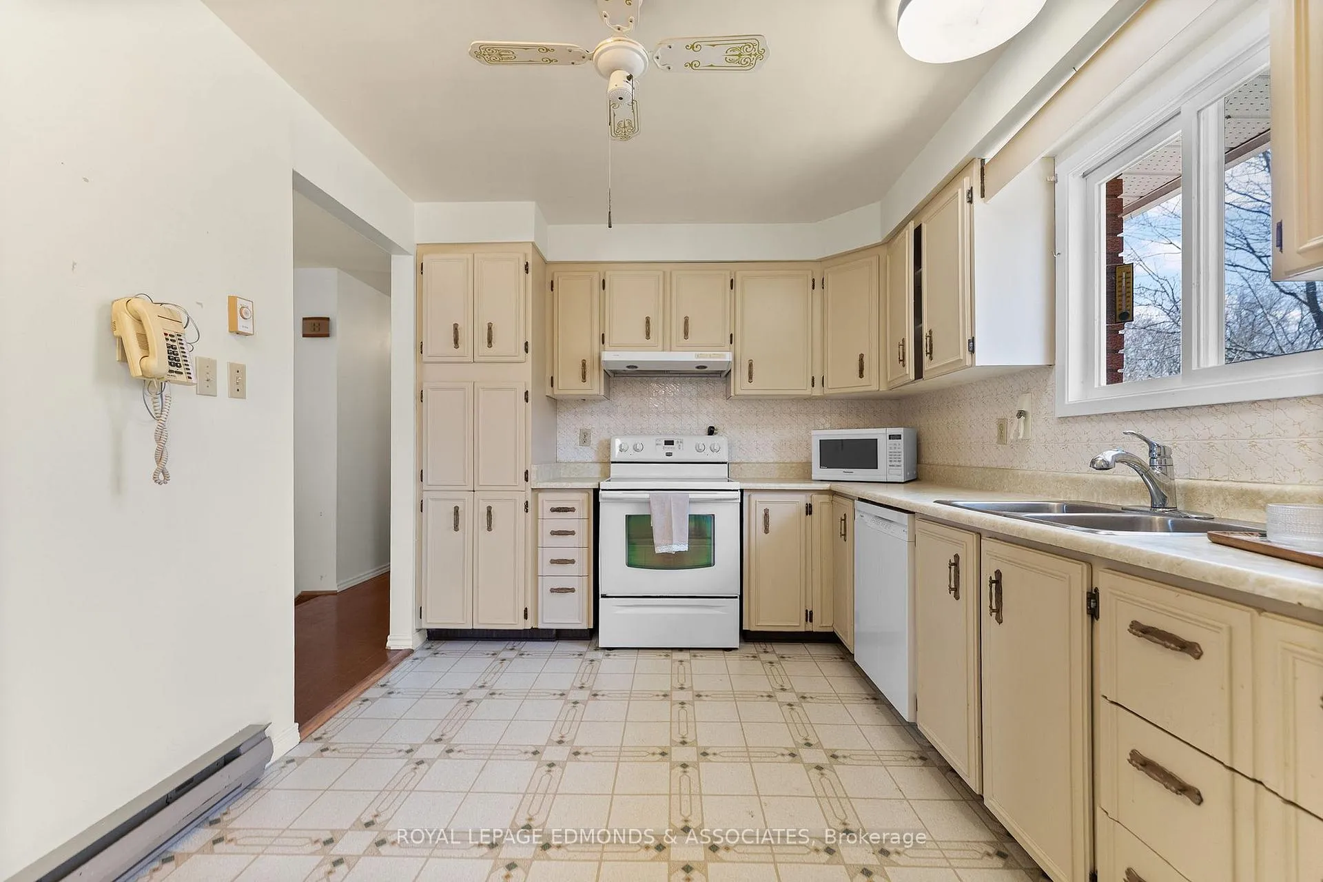 Photo 12 of 35 Harris Crescent, Whitewater Region, Beachburg — HOMEH