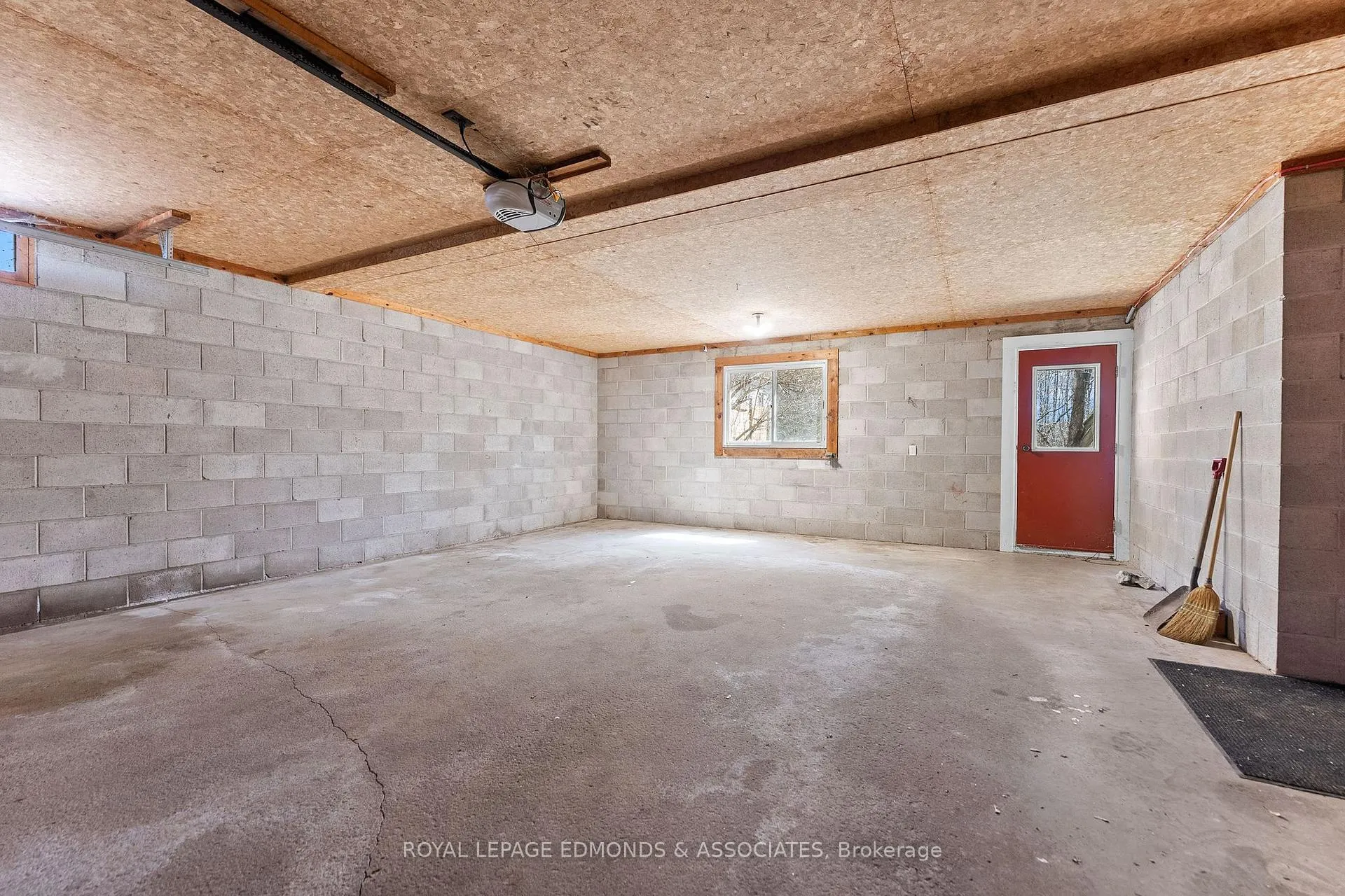 Photo 26 of 35 Harris Crescent, Whitewater Region, Beachburg — HOMEH