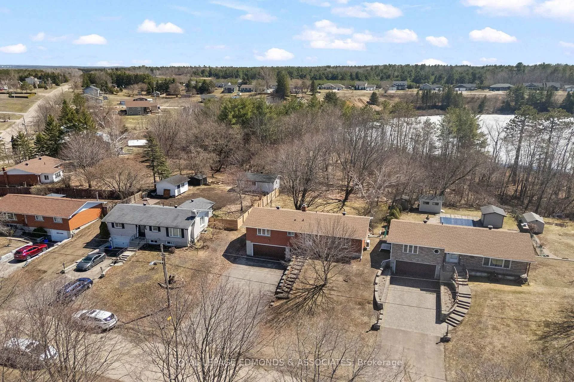 Photo 38 of 35 Harris Crescent, Whitewater Region, Beachburg — HOMEH