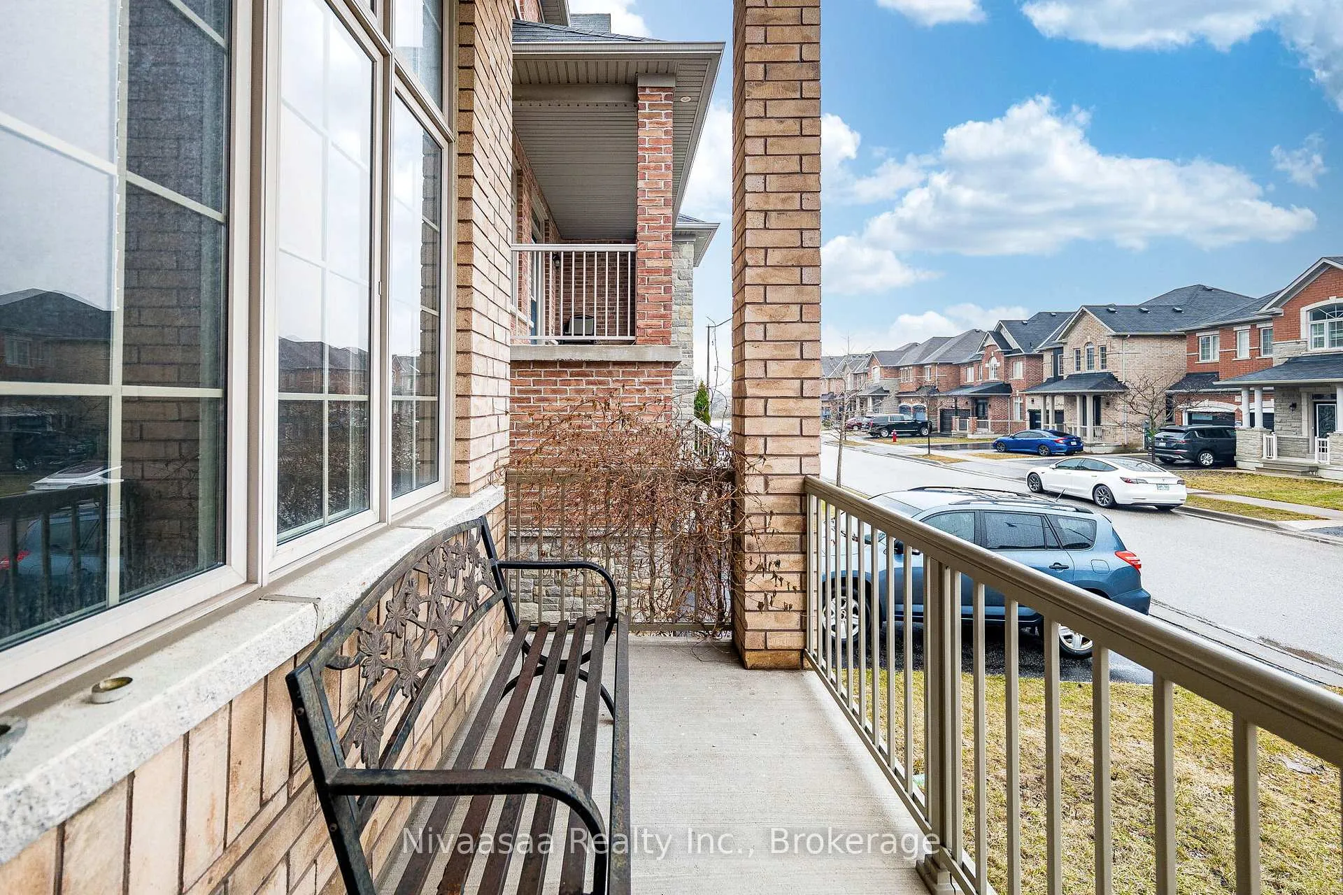 Photo 3 of 15 Picasso Drive, Brampton, Bram East — HOMEH