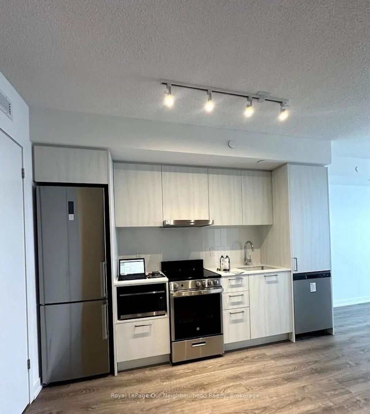 Photo 3 of Unit 3810, 195 Commerce Street, Vaughan, Vaughan Corporate Centre — HOMEH