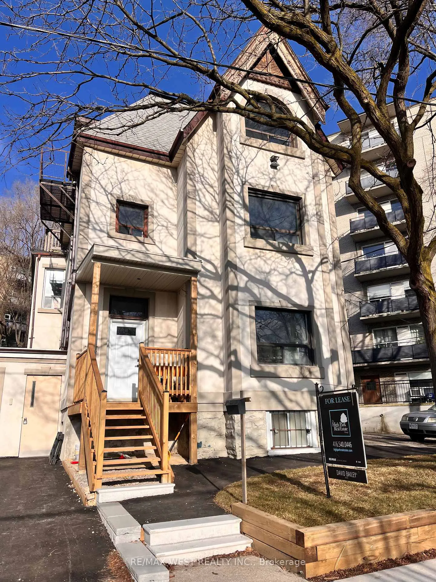 Front of Unit 3, 96 Springhurst Avenue