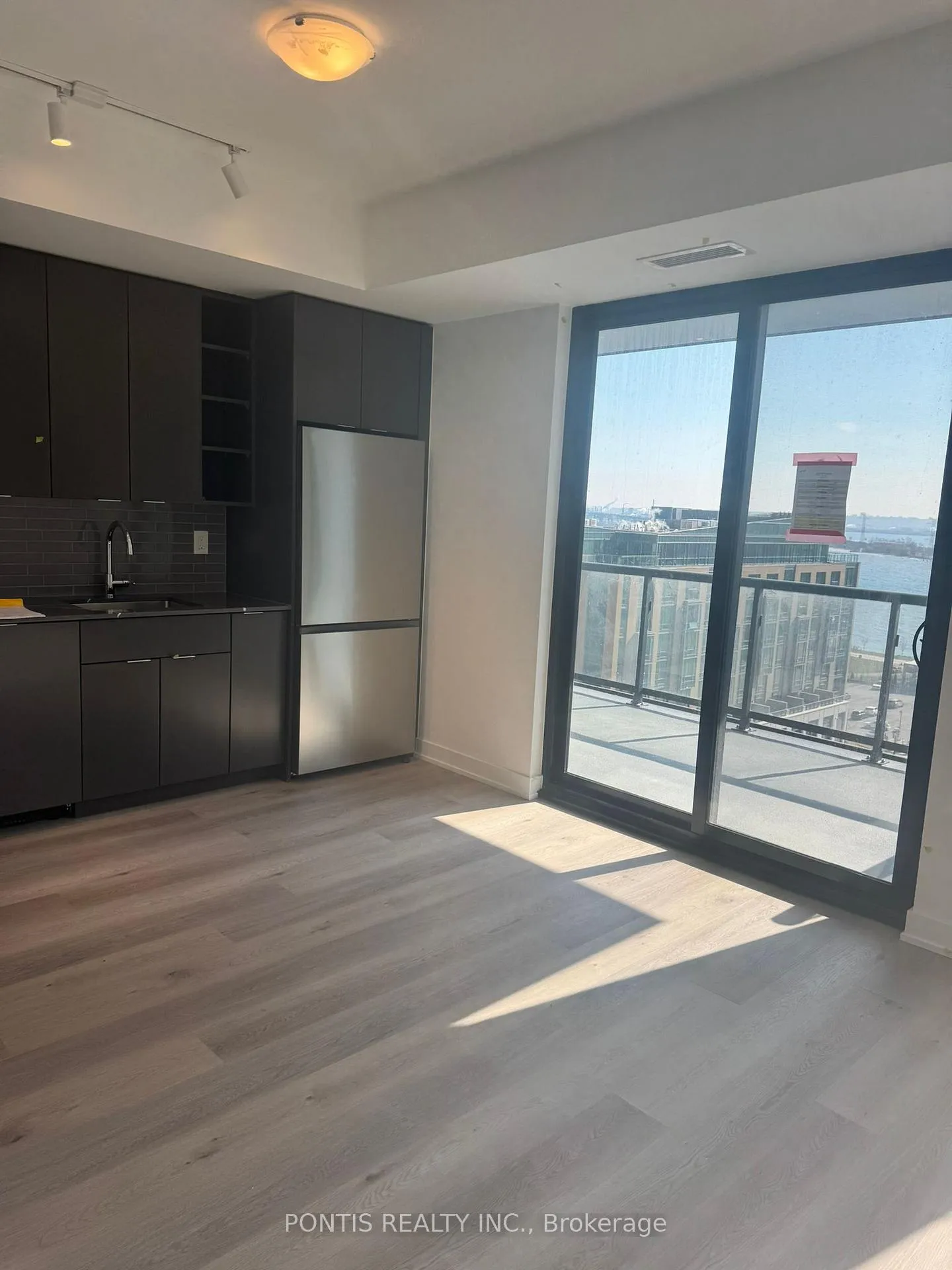 Photo 5 of Unit 1009, 2075 Lakeshore Road, Burlington, Brant — HOMEH
