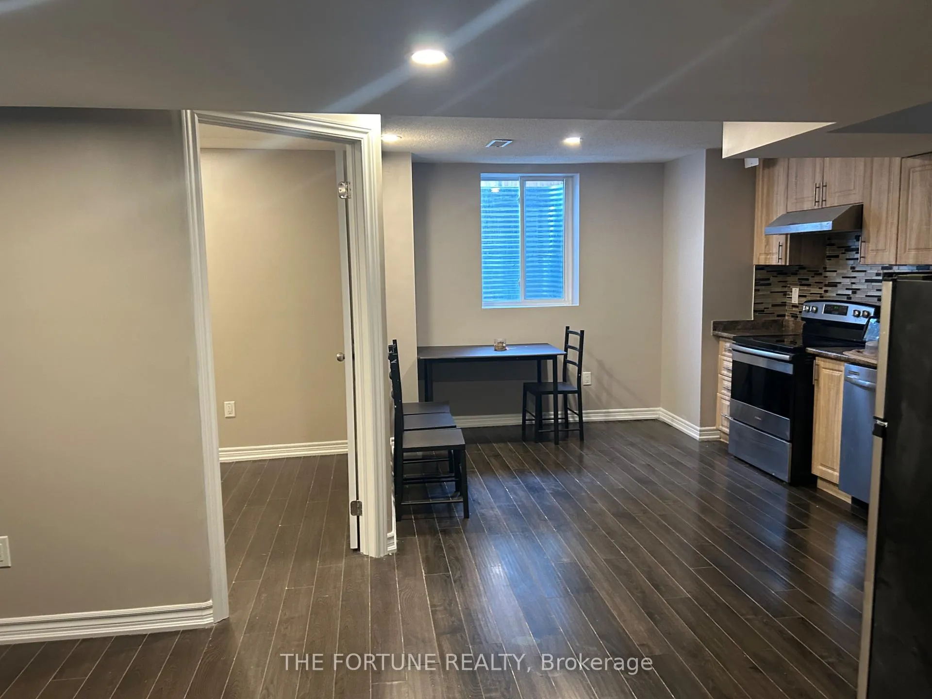 Photo 4 of 90 canary Close W, Brampton, Credit Valley — HOMEH