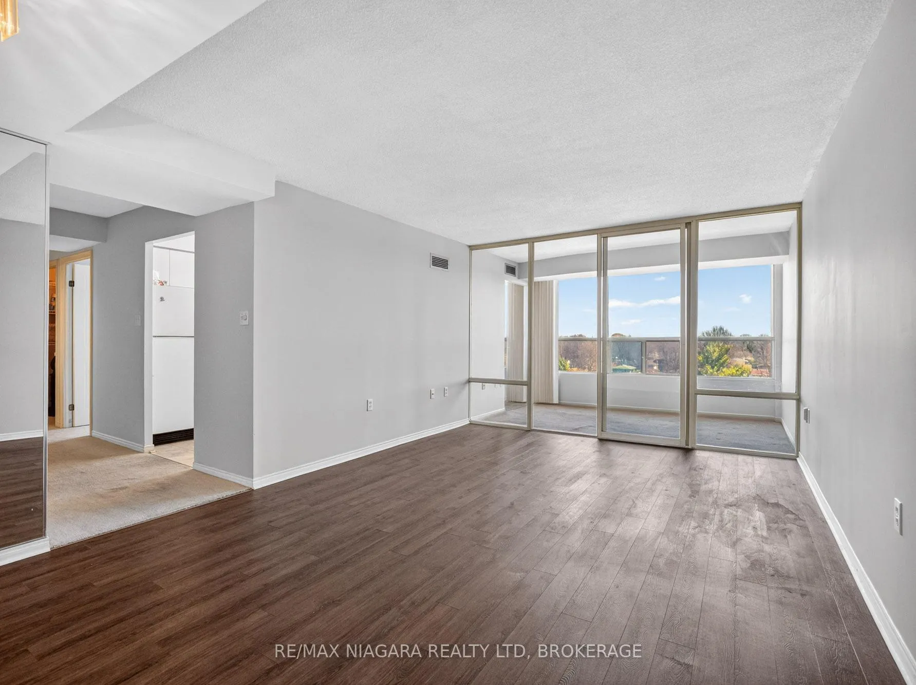 Photo 19 of Unit 701, 5100 Dorchester Road, Niagara Falls, Morrison — HOMEH