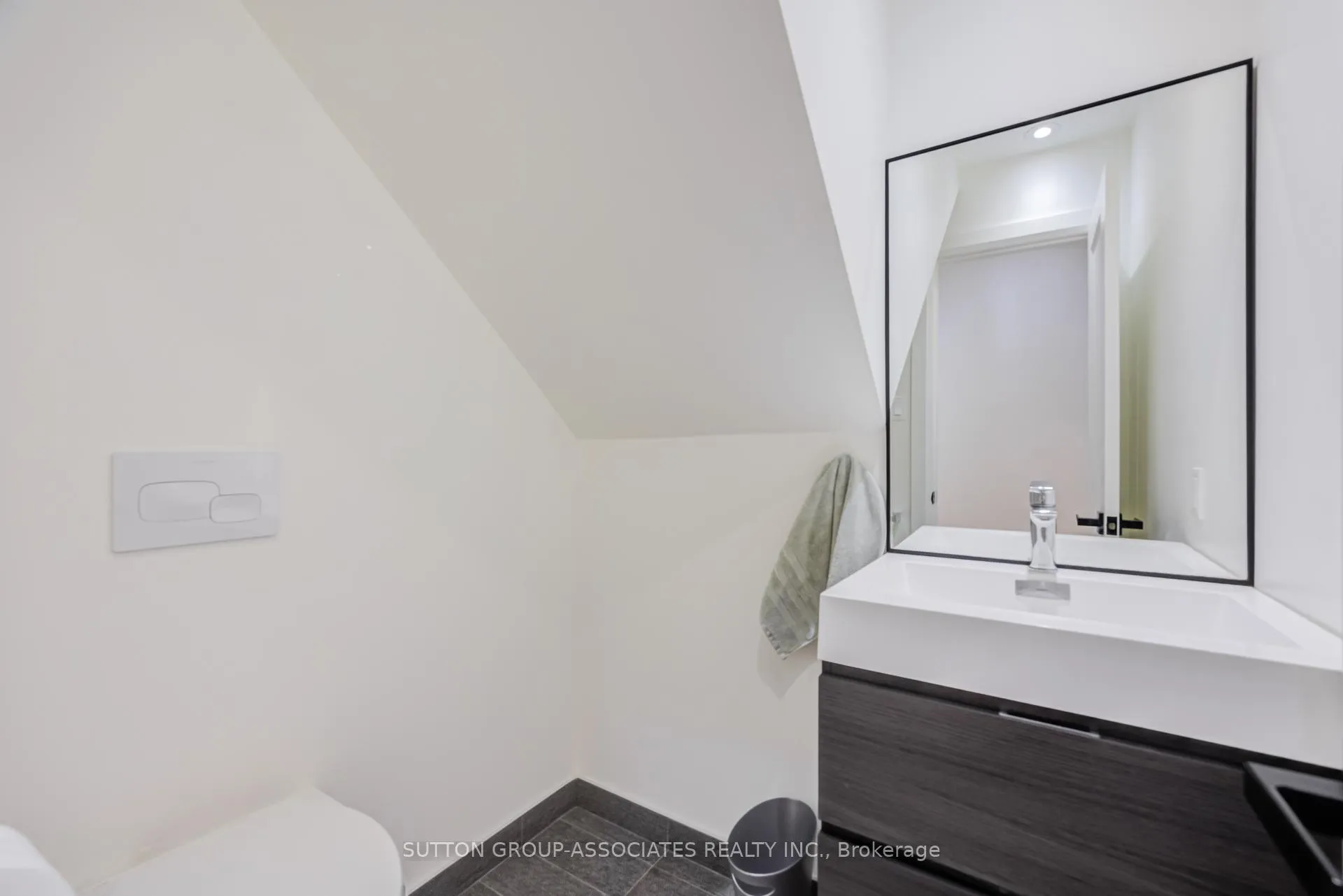 Photo 12 of Unit upper, 422 Rushton Road, Toronto, Humewood-Cedarvale — HOMEH