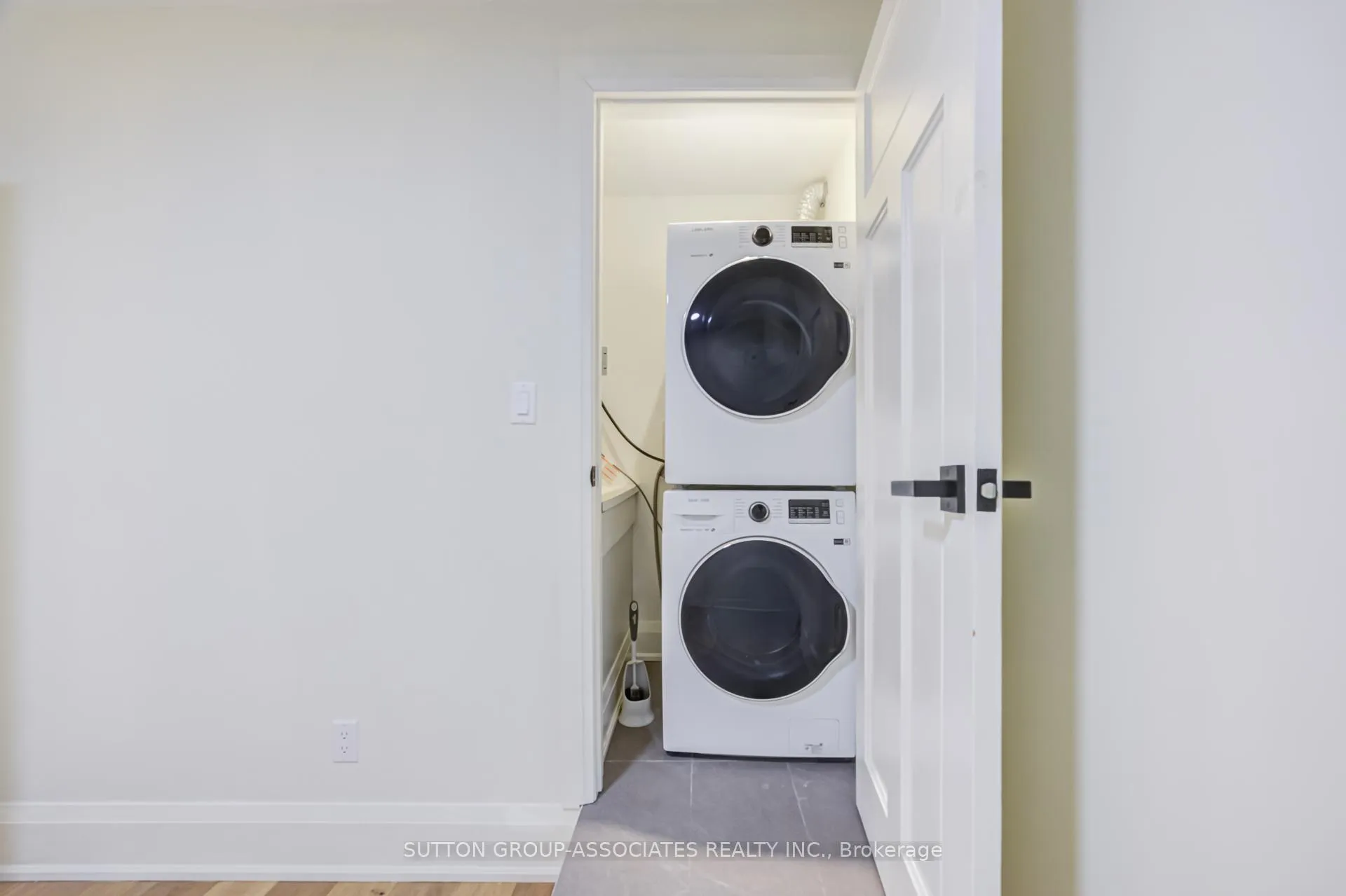 Photo 41 of Unit upper, 422 Rushton Road, Toronto, Humewood-Cedarvale — HOMEH