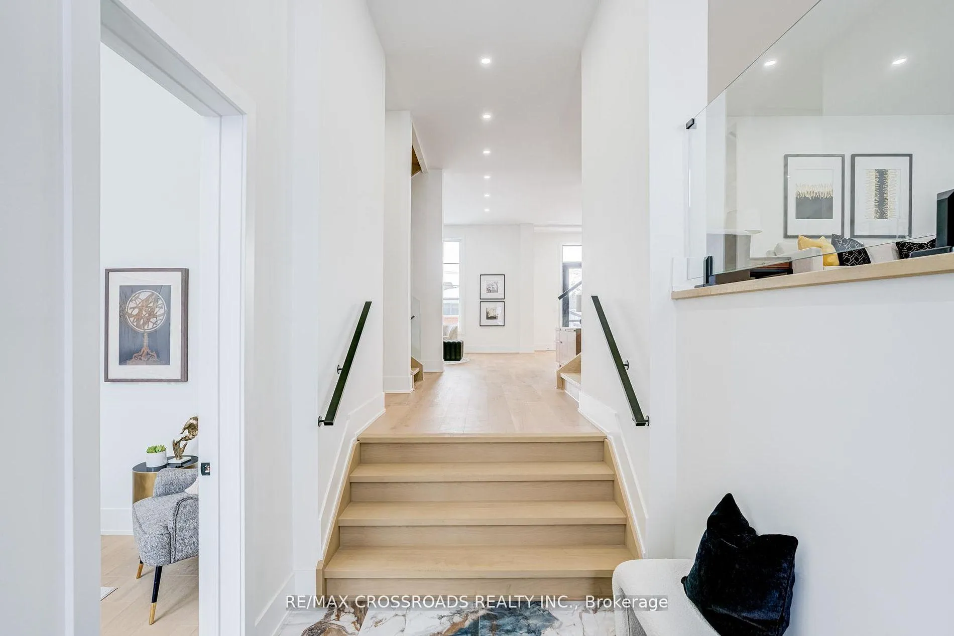 Photo 6 of 642 Annland Street, Pickering, Bay Ridges — HOMEH