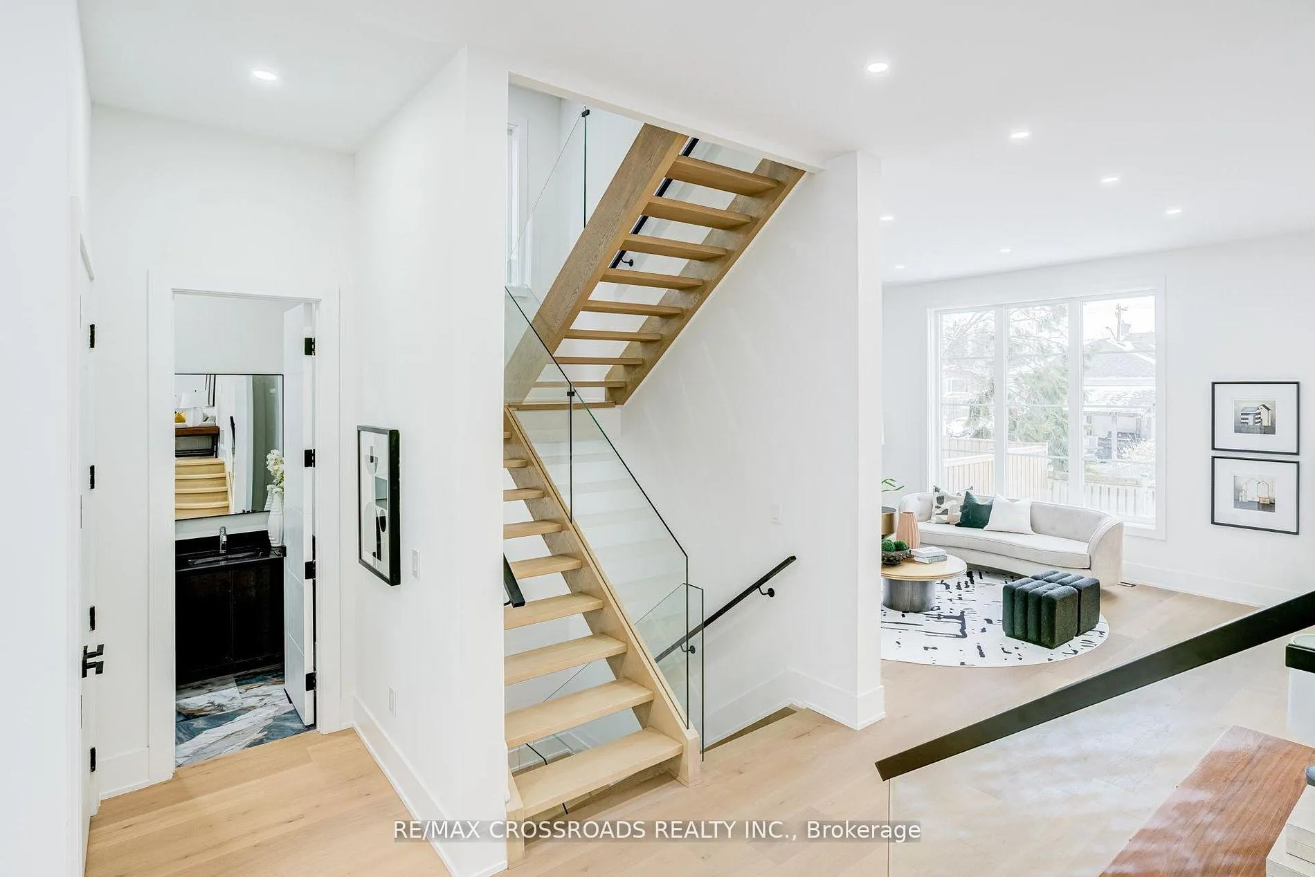 Photo 10 of 642 Annland Street, Pickering, Bay Ridges — HOMEH